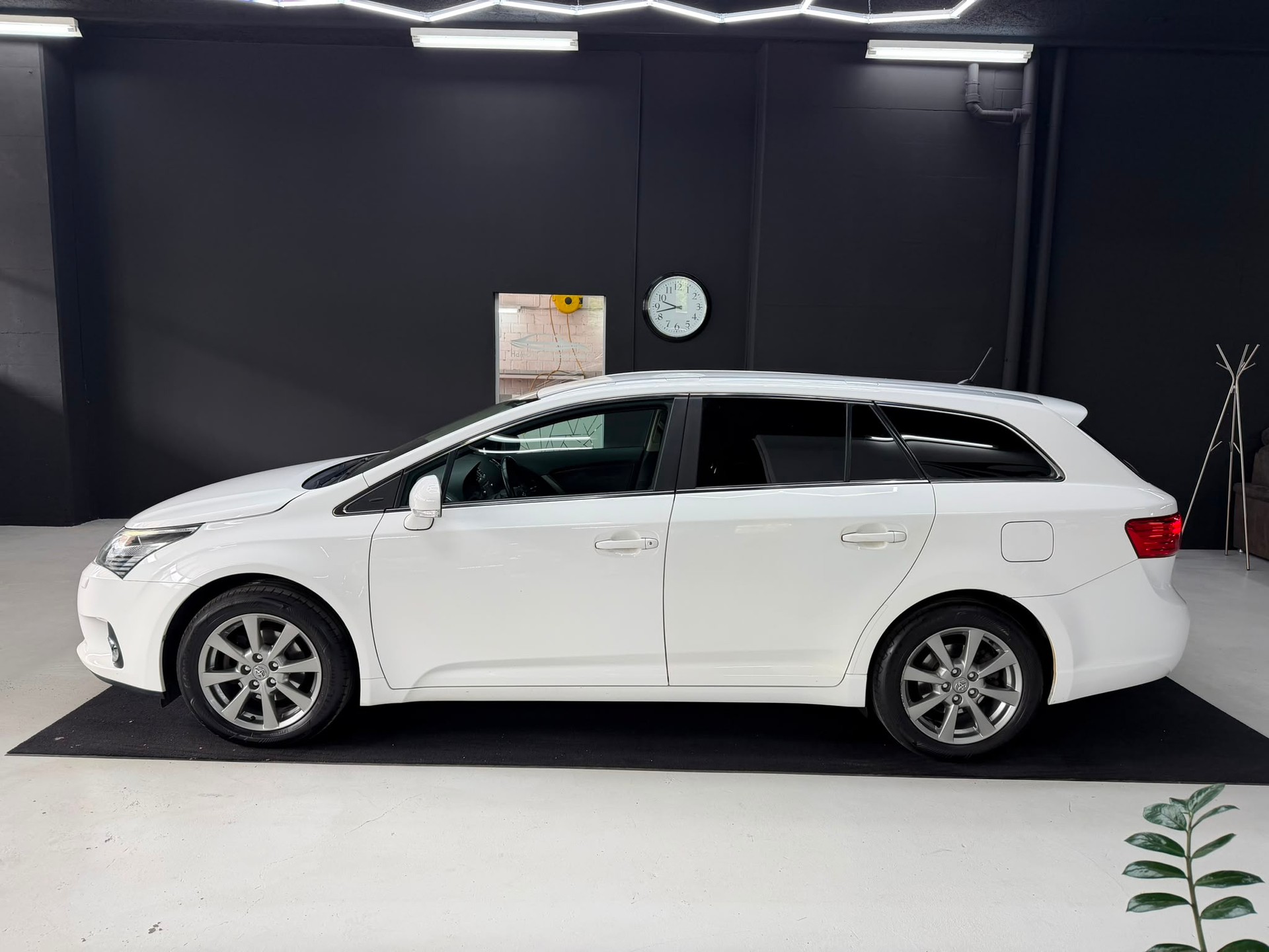TOYOTA Avensis Sportswagon 2.0 Sol Premium Multidrive-showroom-element-3