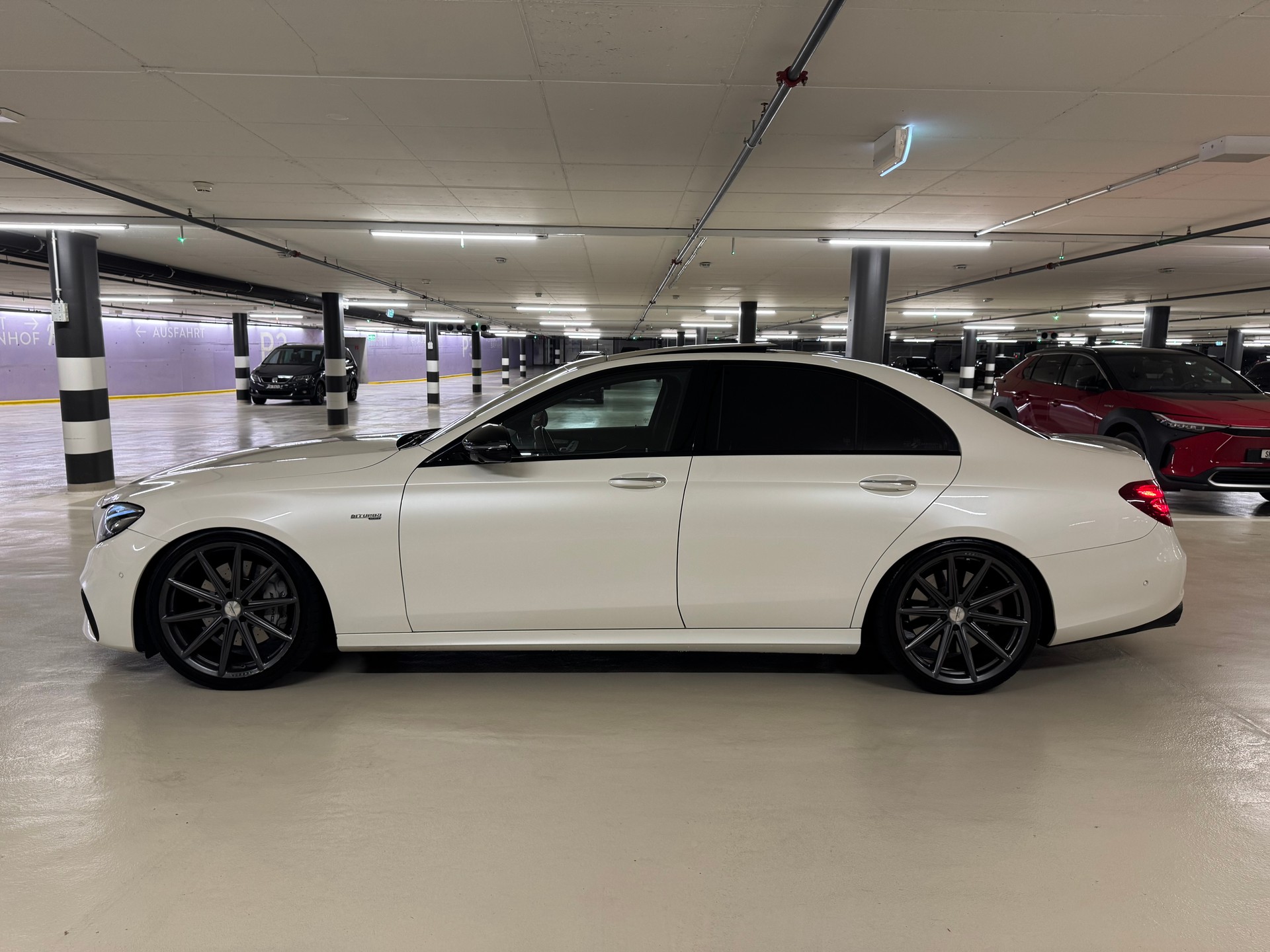 MERCEDES-BENZ E 43 AMG 4Matic 9G-Tronic-showroom-element-1
