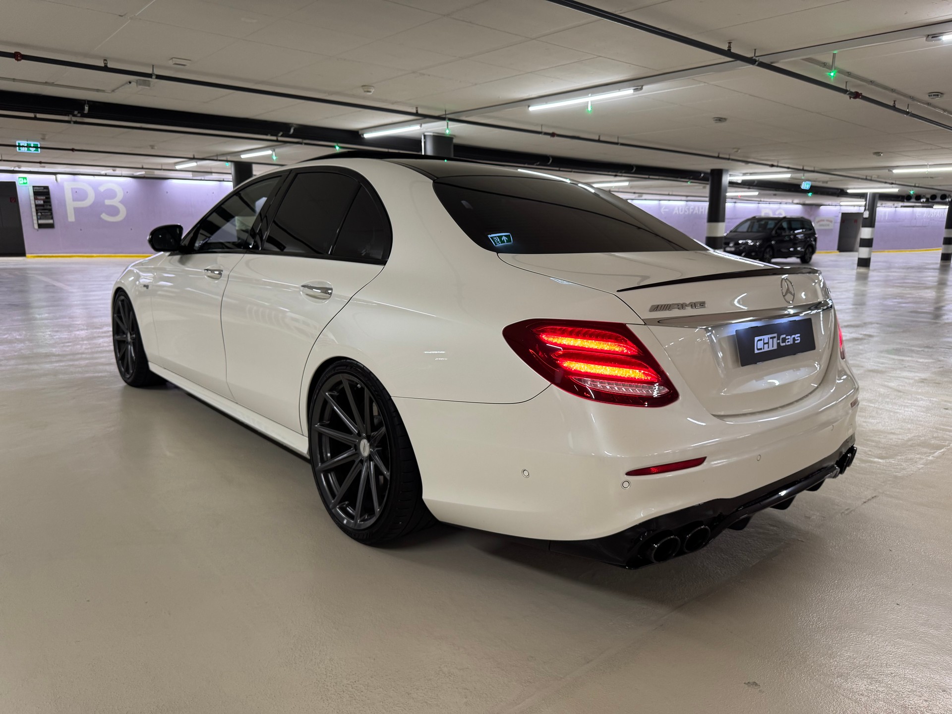 MERCEDES-BENZ E 43 AMG 4Matic 9G-Tronic-showroom-element-2