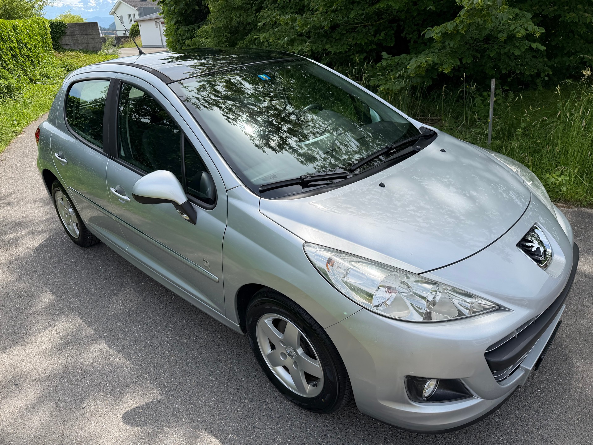 PEUGEOT 207 1.4 16V Swiss Edition-showroom-element-3