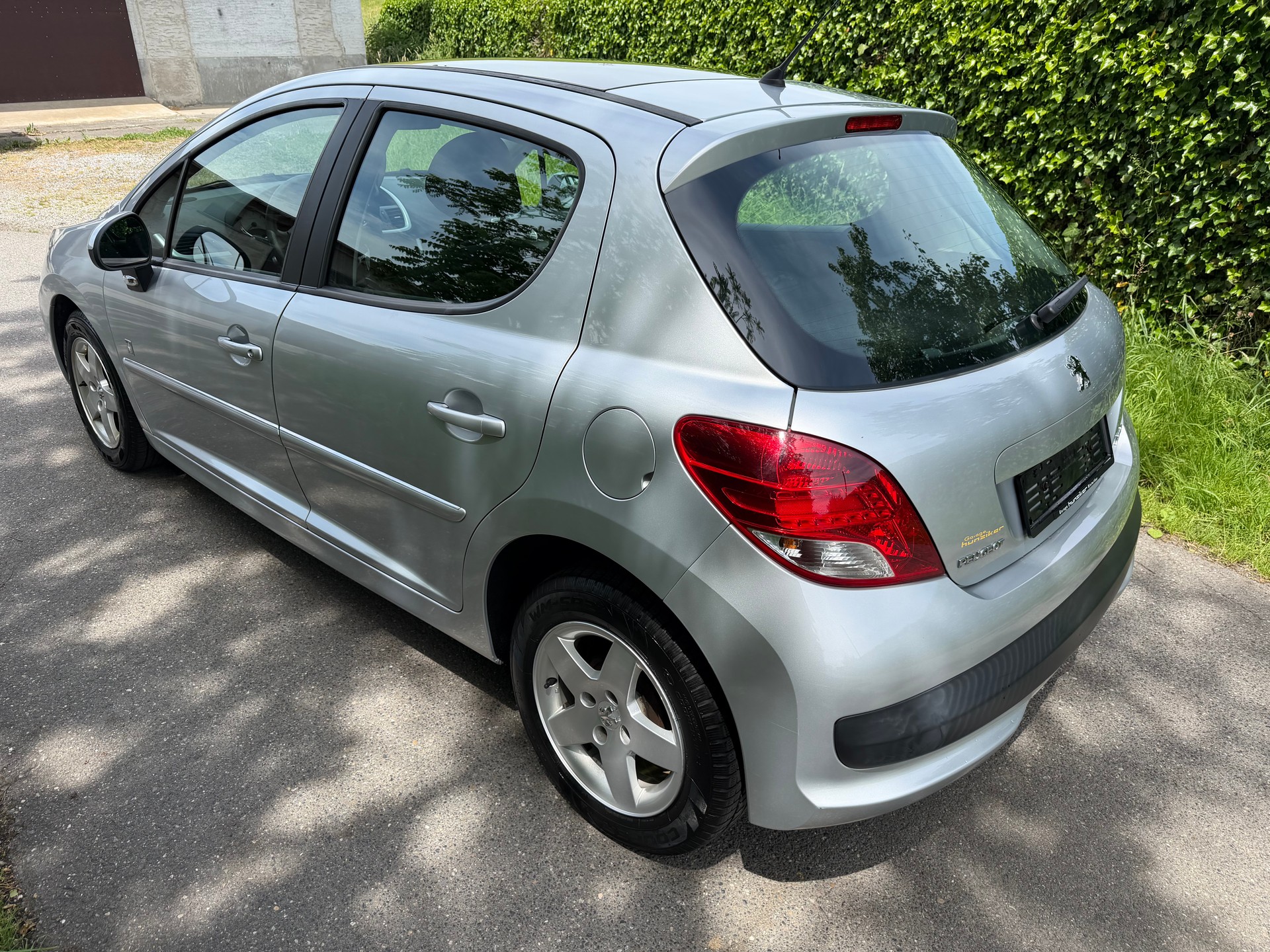 PEUGEOT 207 1.4 16V Swiss Edition-showroom-element-1