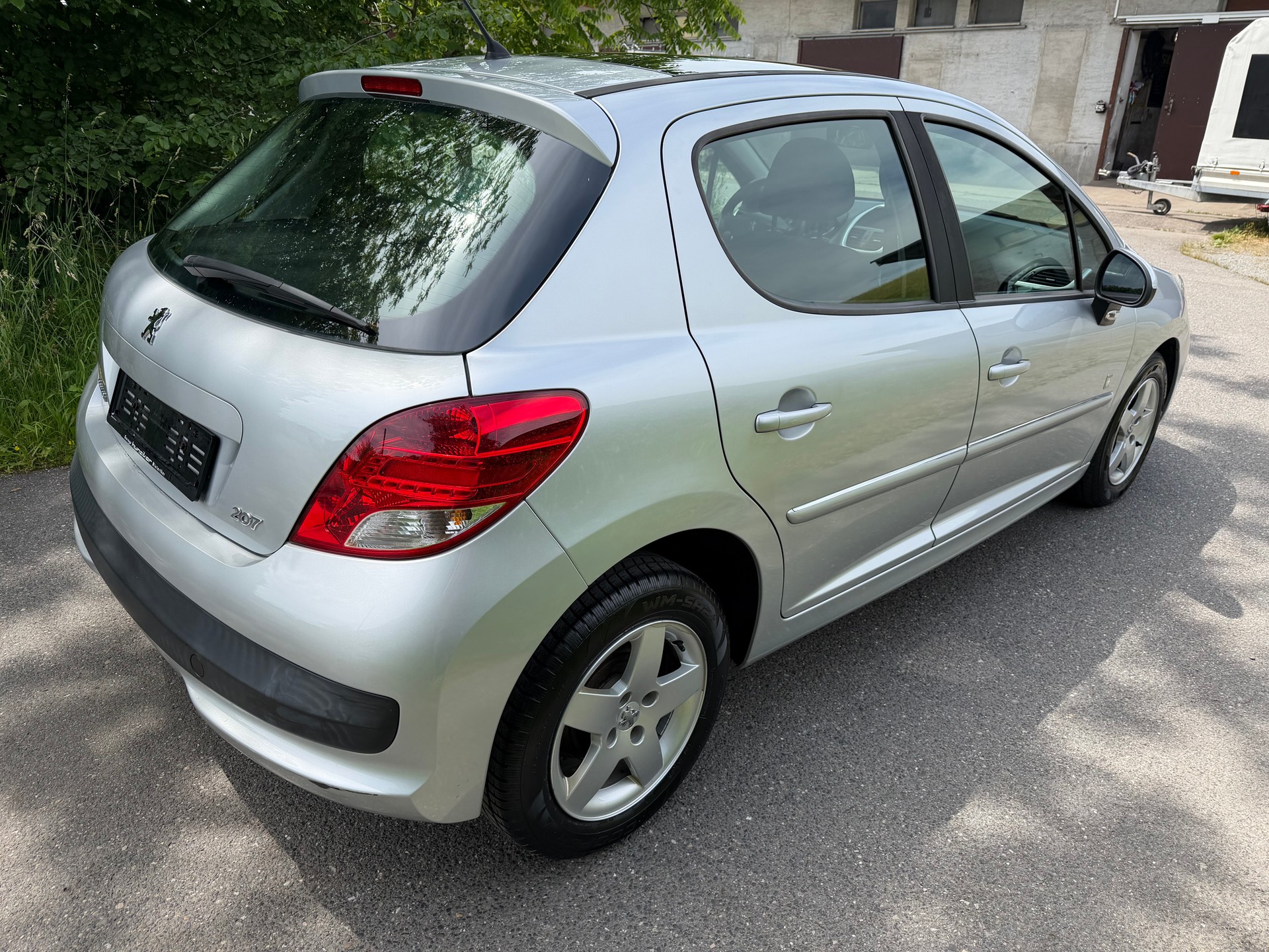 PEUGEOT 207 1.4 16V Swiss Edition-showroom-element-2