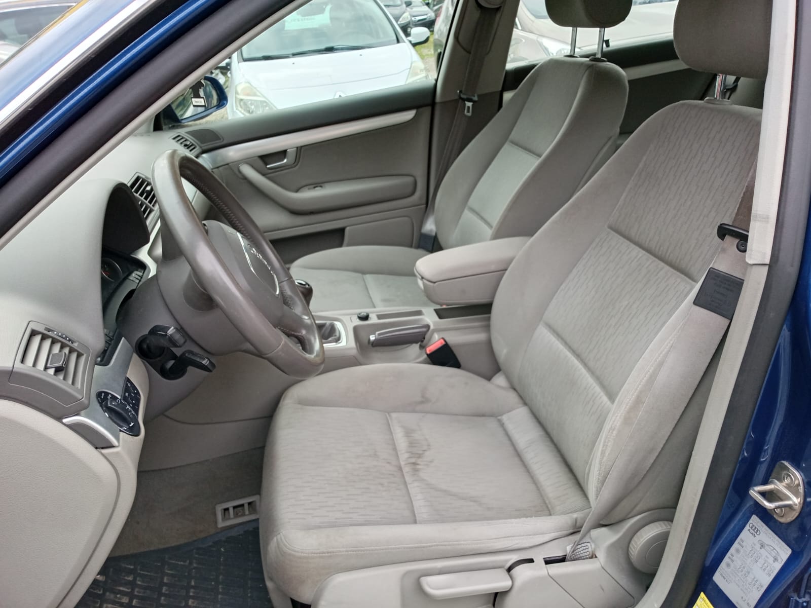 AUDI A4 Avant 1.9 TDI-image-8
