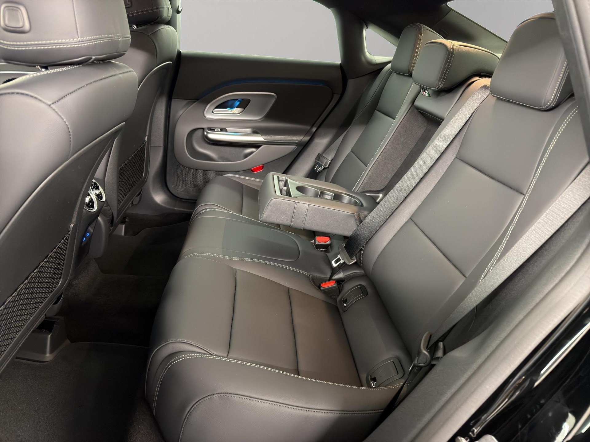 MERCEDES-BENZ CLA 220 Progressive 4matic-image-7