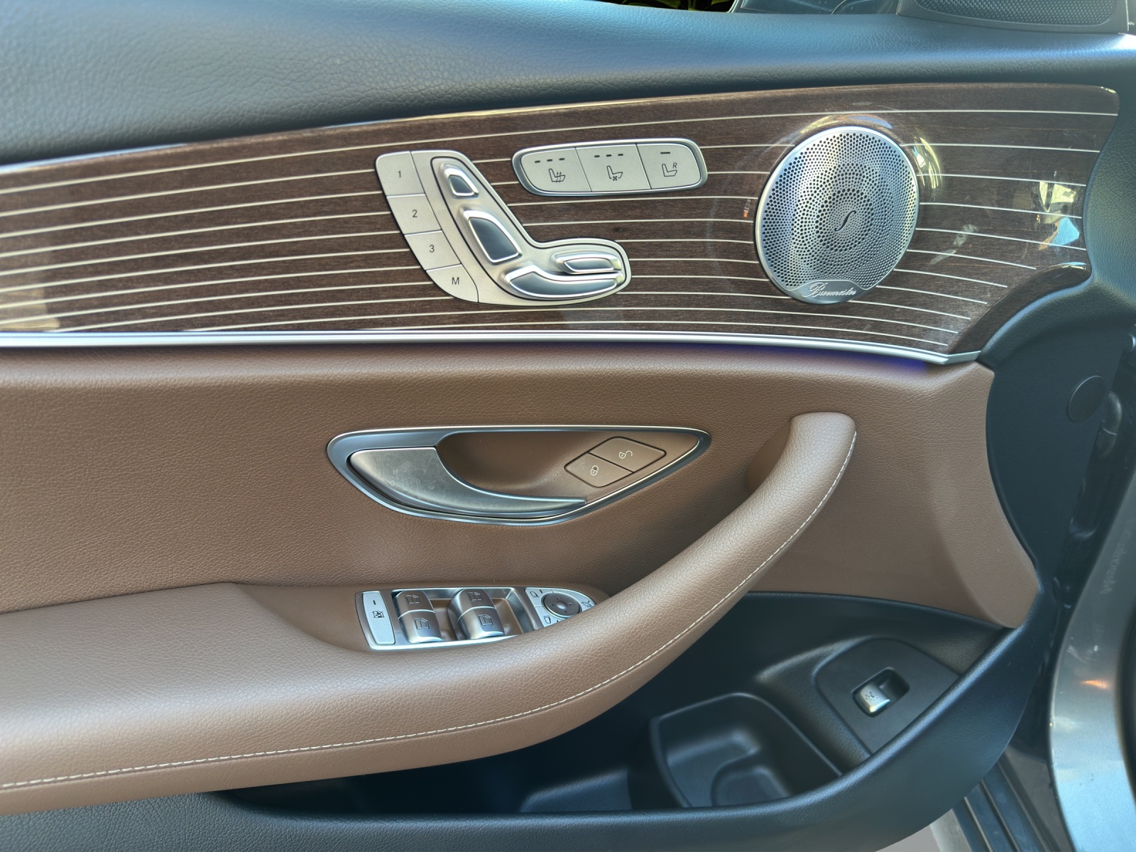 MERCEDES-BENZ E 400 AMG Line 4 Matic-image-12