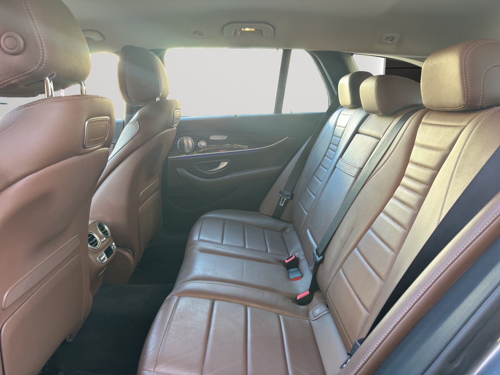 MERCEDES-BENZ E 400 AMG Line 4 Matic-image-9