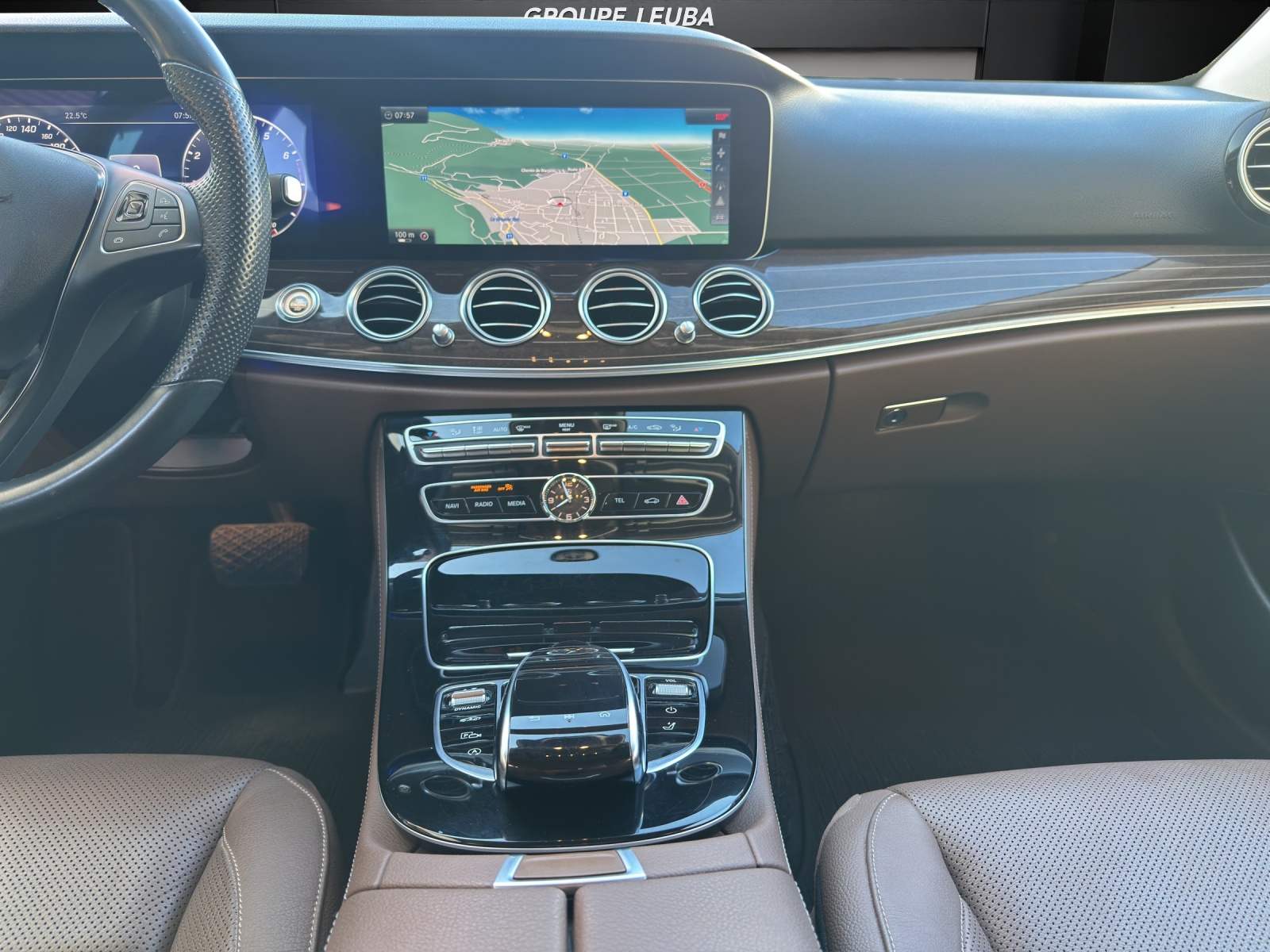 MERCEDES-BENZ E 400 AMG Line 4 Matic-image-10