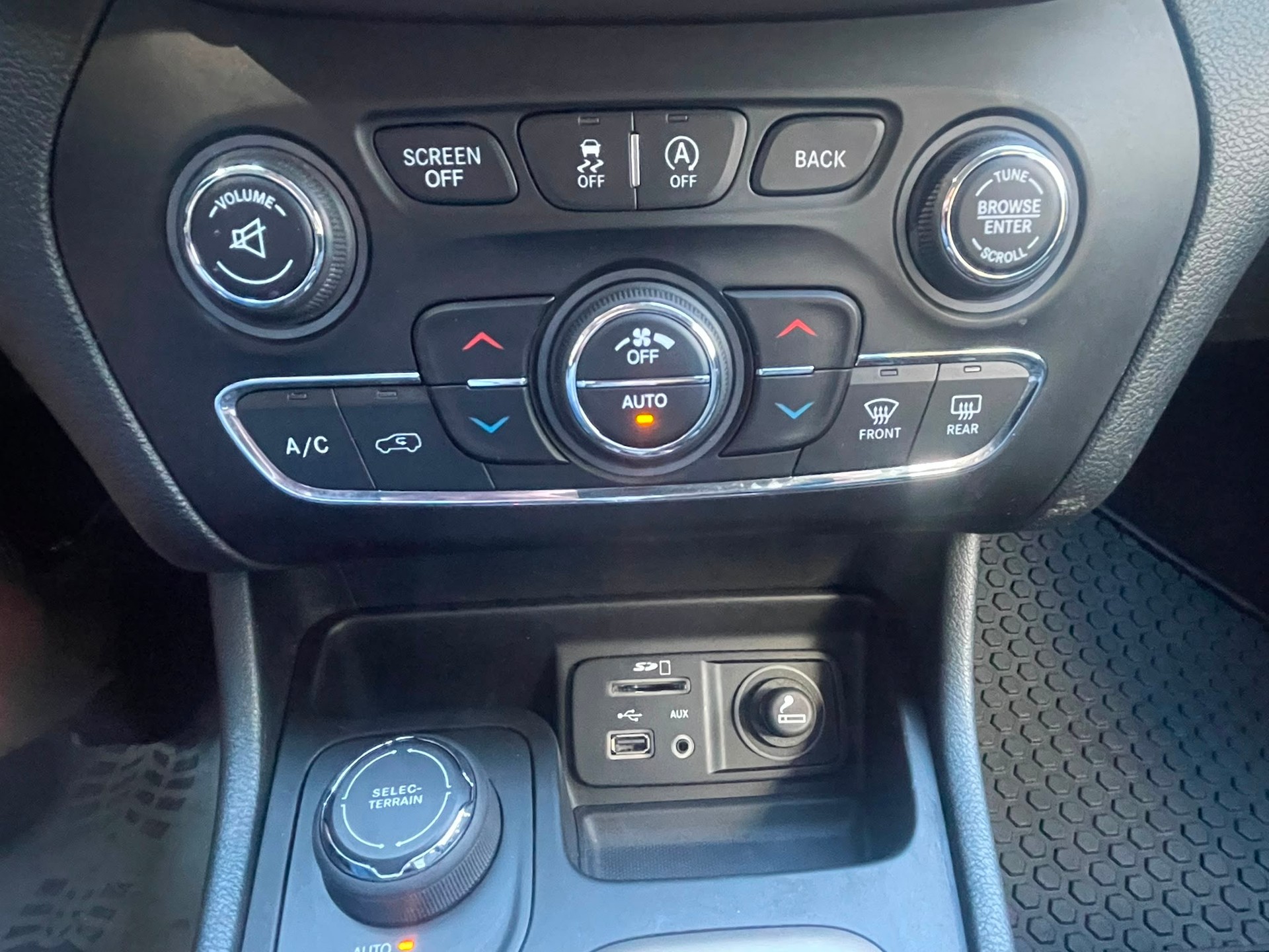 JEEP Compass 2.0 TD Limited AWD 9ATX | CH-Fahrzeug | Topausstattung | Neupreisvorteil 73% | Panorama | ACC | Leder | Navi-image-11