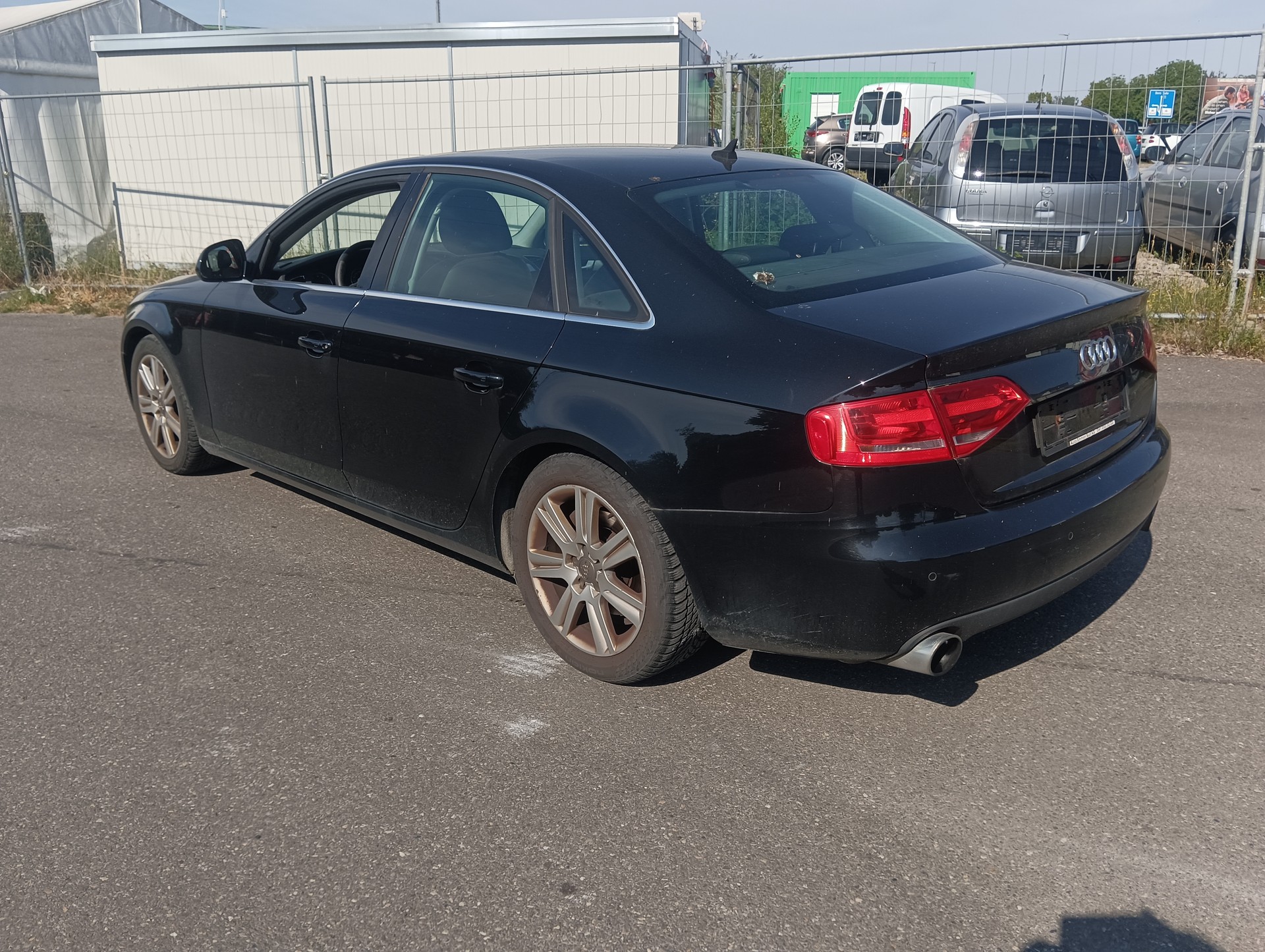 AUDI A4 Limousine 3.2 FSI quattro tiptronic-image-6