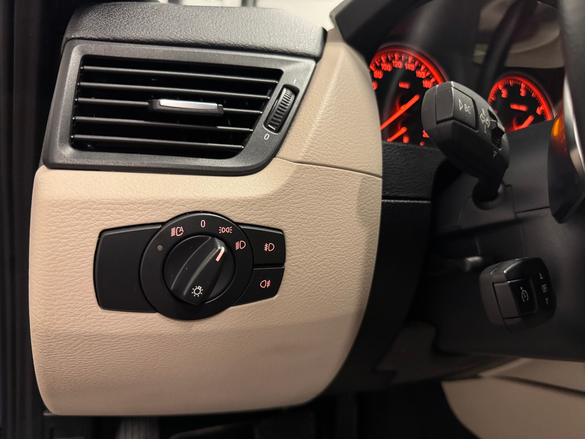 BMW X1 xDrive 20d Steptronic-image-30