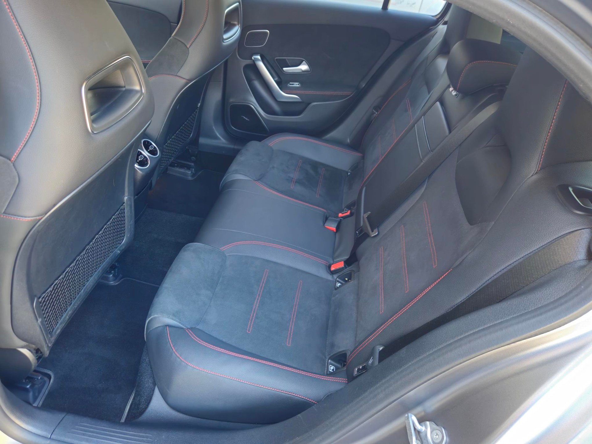 MERCEDES-BENZ A 45 S AMG 4Matic+ Speedshift-image-10