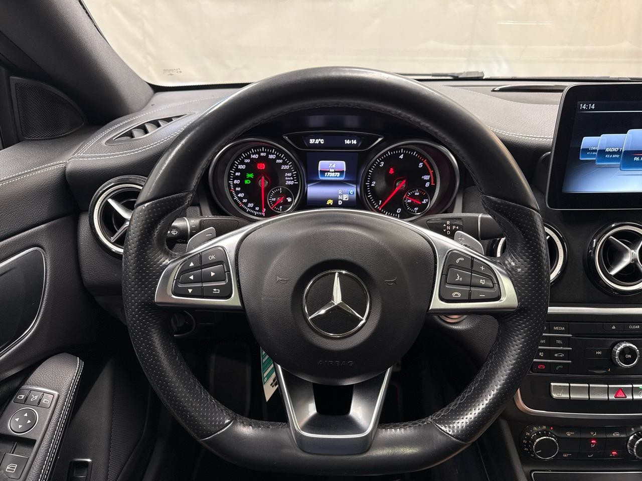 MERCEDES-BENZ CLA 180 d AMG Line 7G-DCT-image-9
