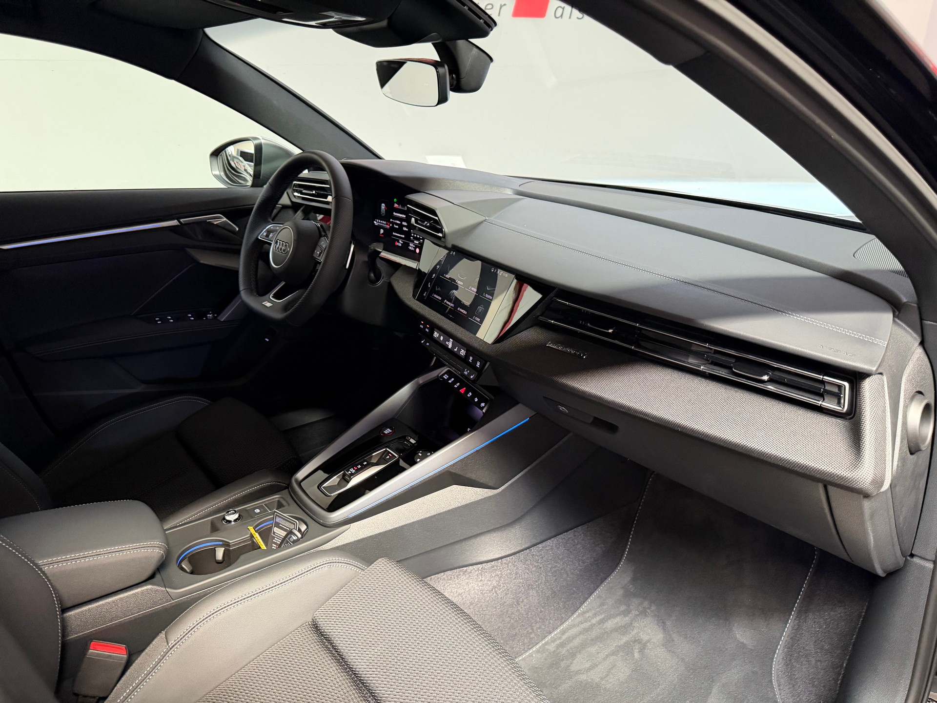 AUDI S3 Sportback TFSI quattro S-tronic-image-17
