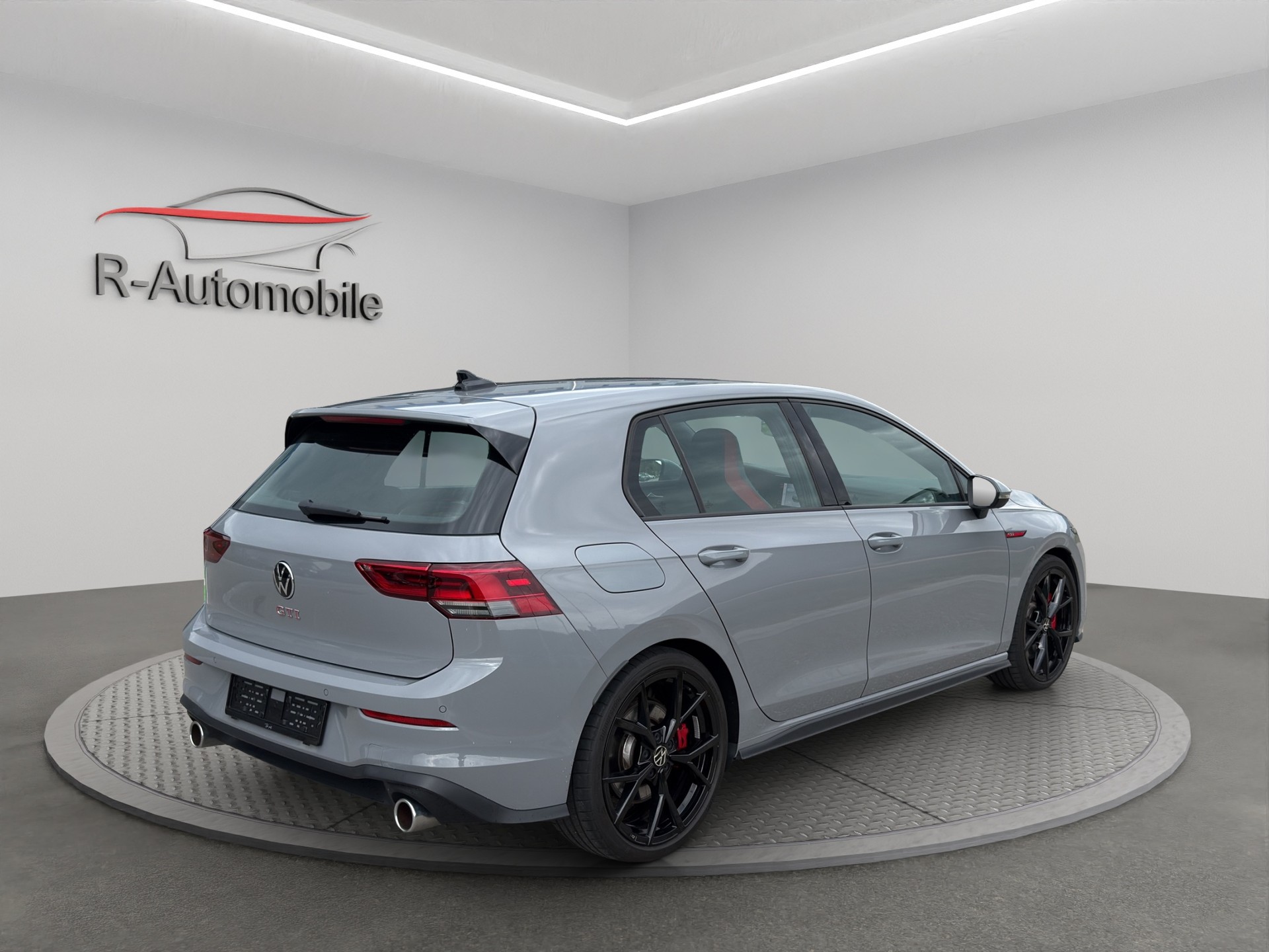 VW Golf 8 GTI-image-4