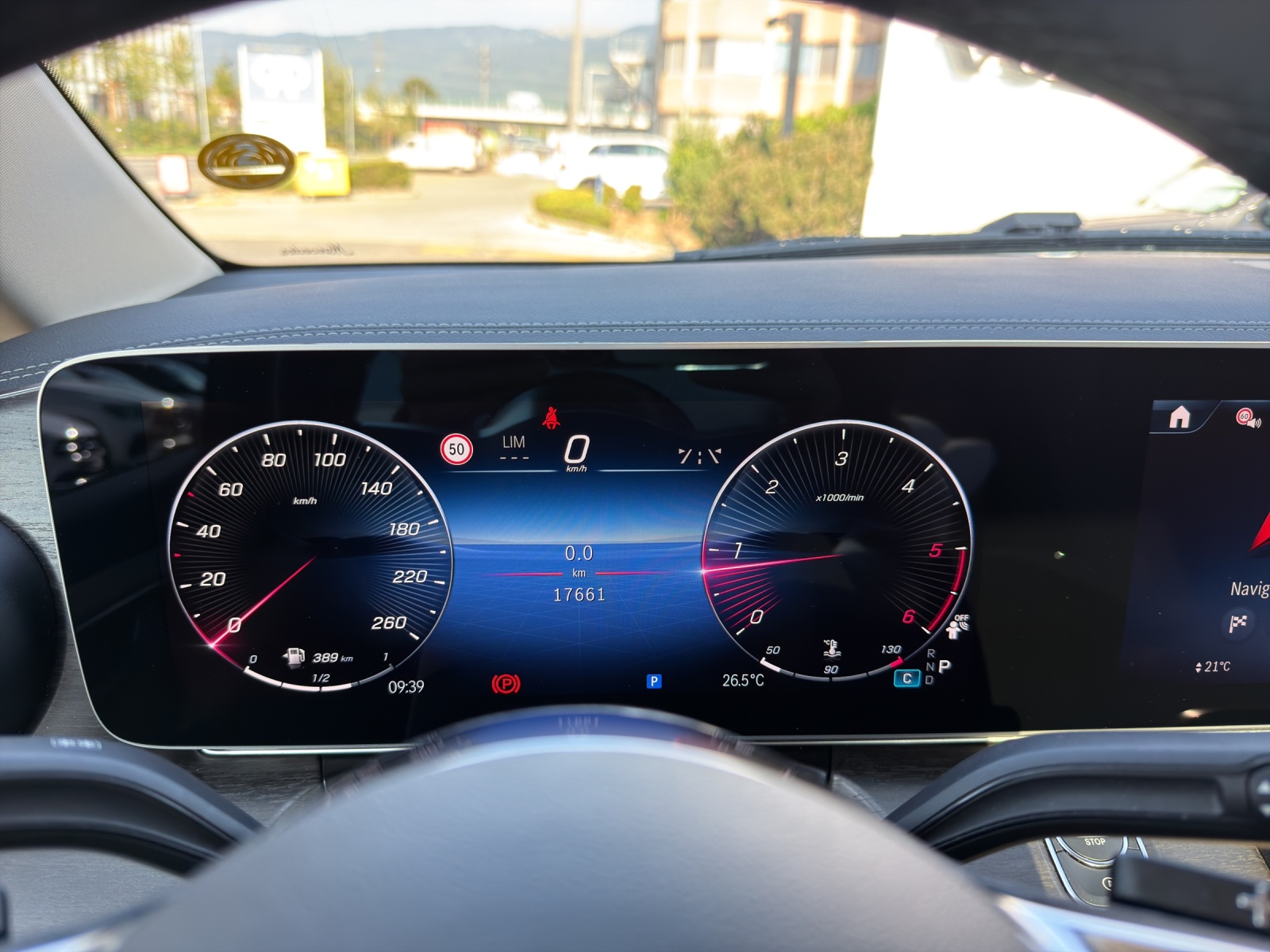 MERCEDES-BENZ V 300 d Avantgarde kompakt 4Matic 9G-Tronic-image-15
