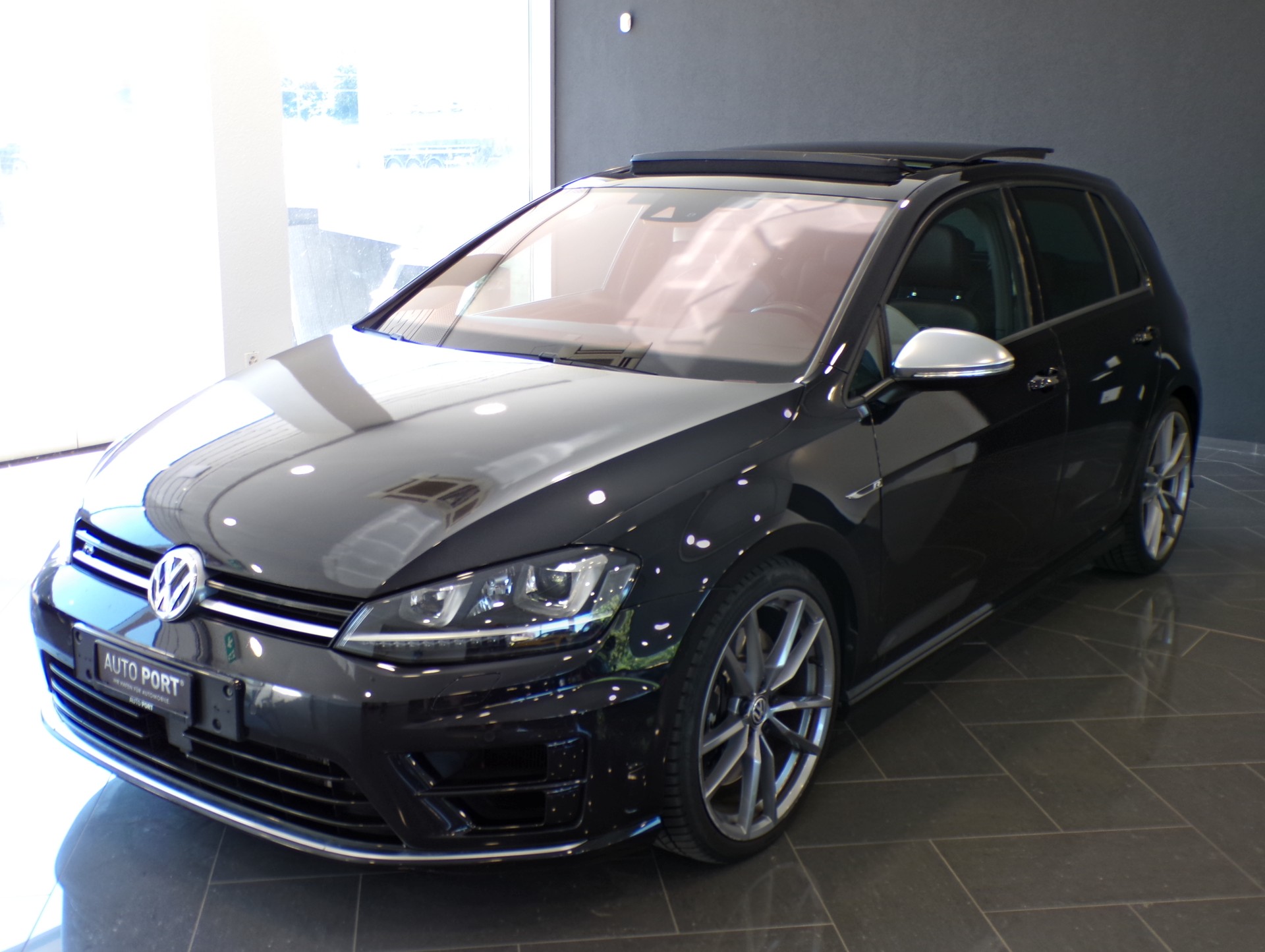 VW Golf 2.0 TSI R 4Motion DSG-showroom-element-2