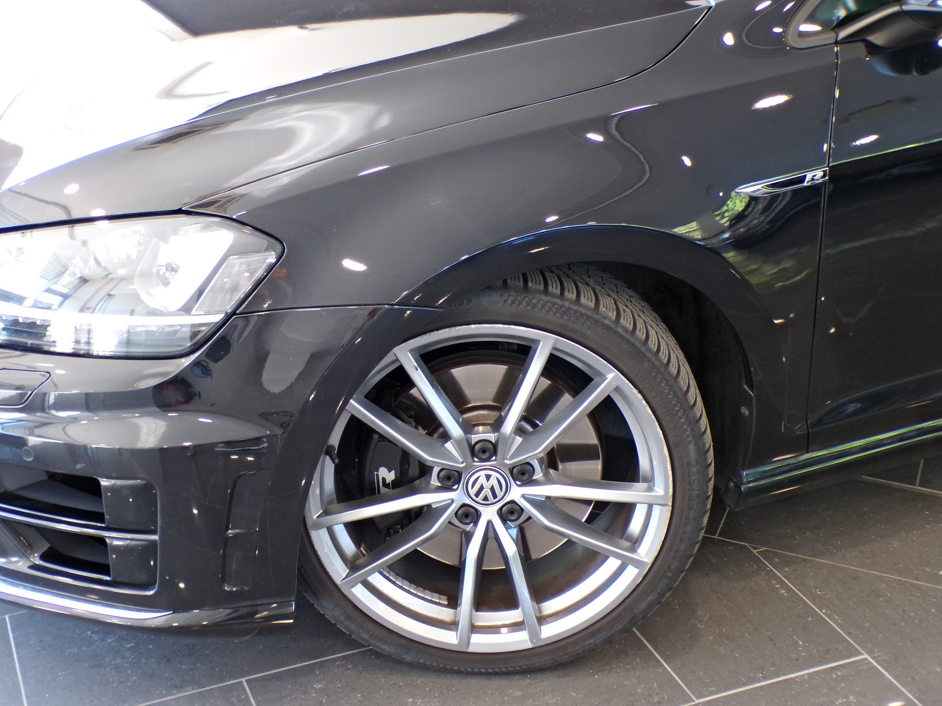 VW Golf 2.0 TSI R 4Motion DSG-showroom-element-1