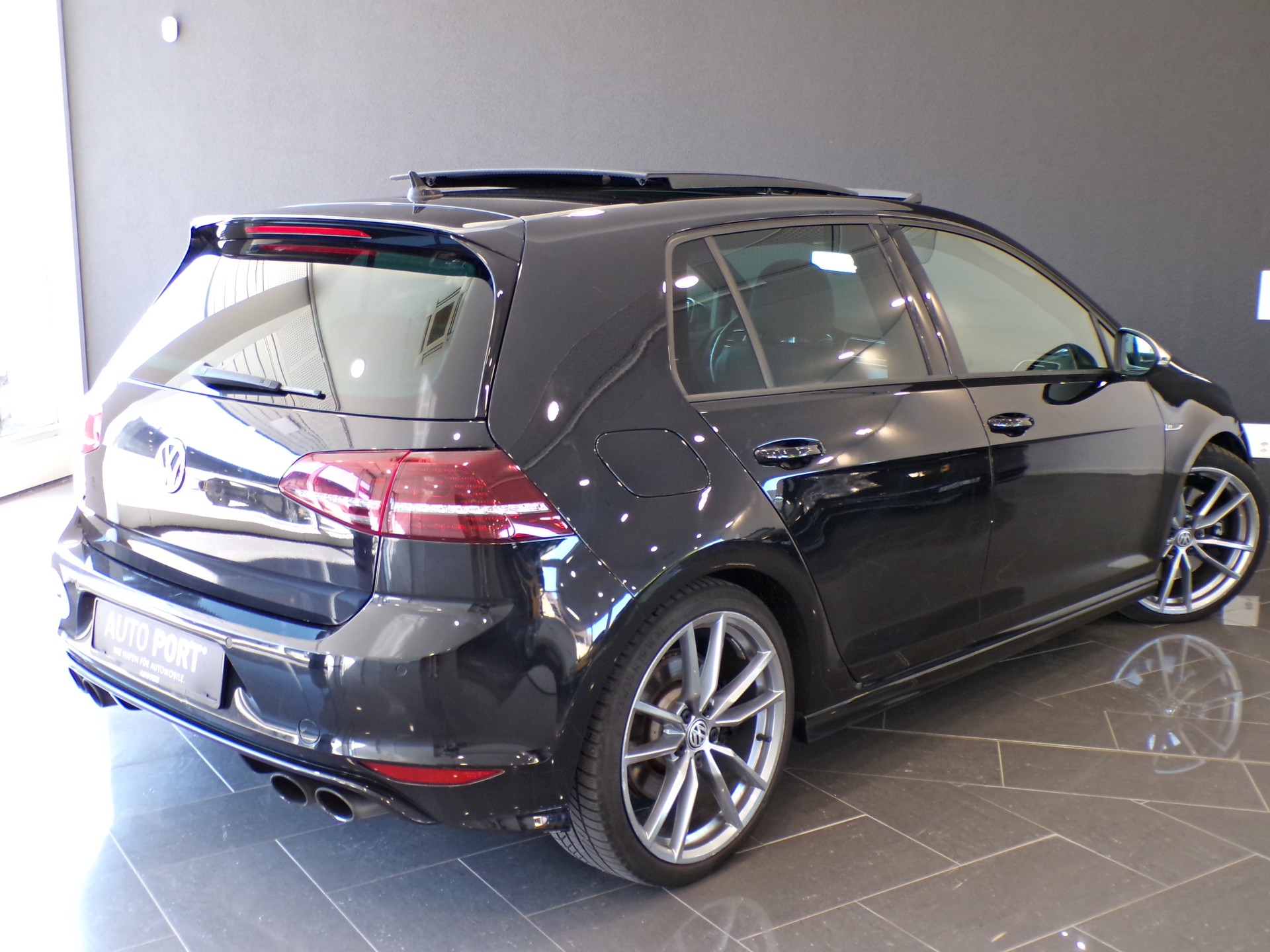 VW Golf 2.0 TSI R 4Motion DSG-image-14