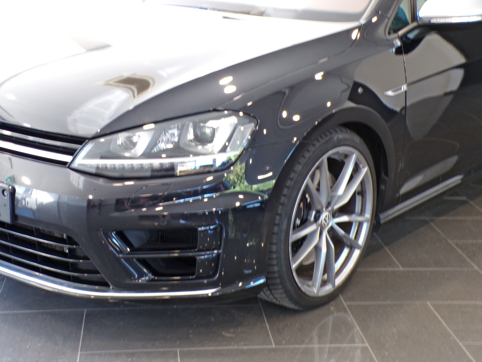 VW Golf 2.0 TSI R 4Motion DSG-showroom-element-3