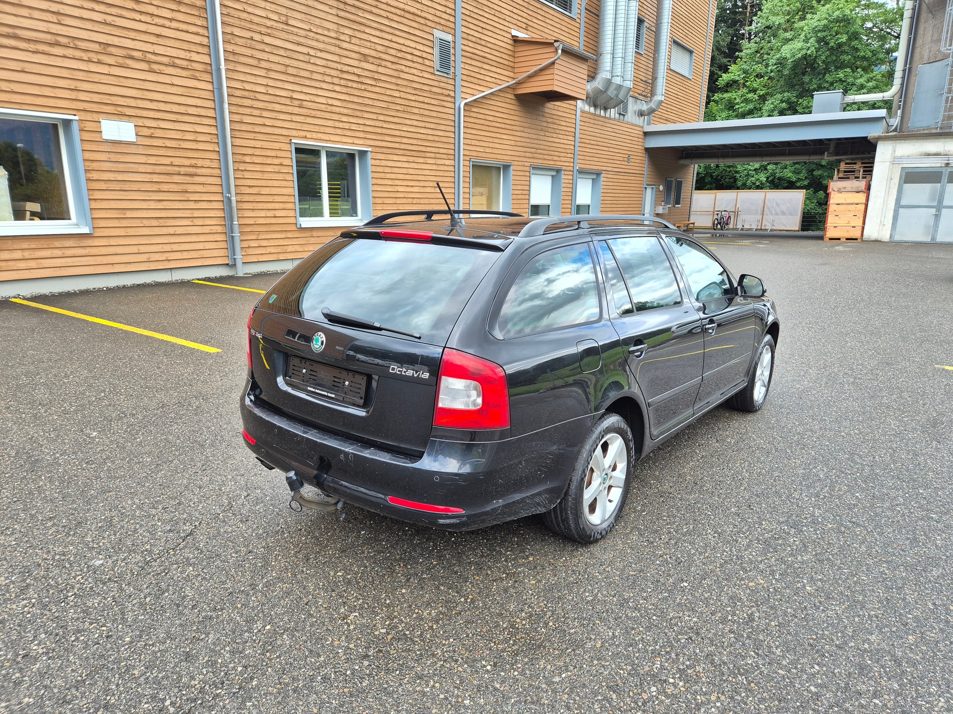 SKODA Octavia Combi 1.8 TSI Ambiente-image-3