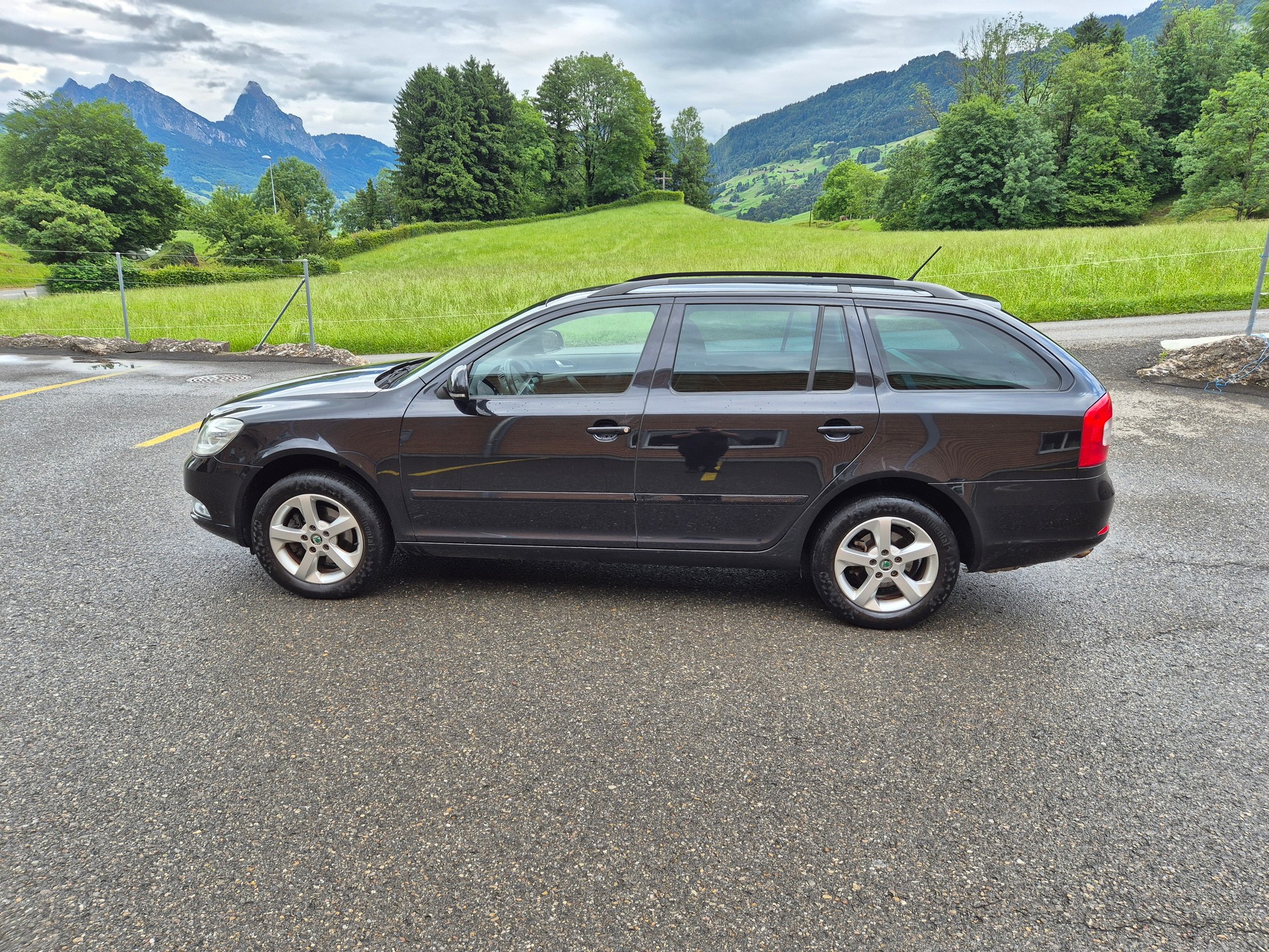 SKODA Octavia Combi 1.8 TSI Ambiente-image-1