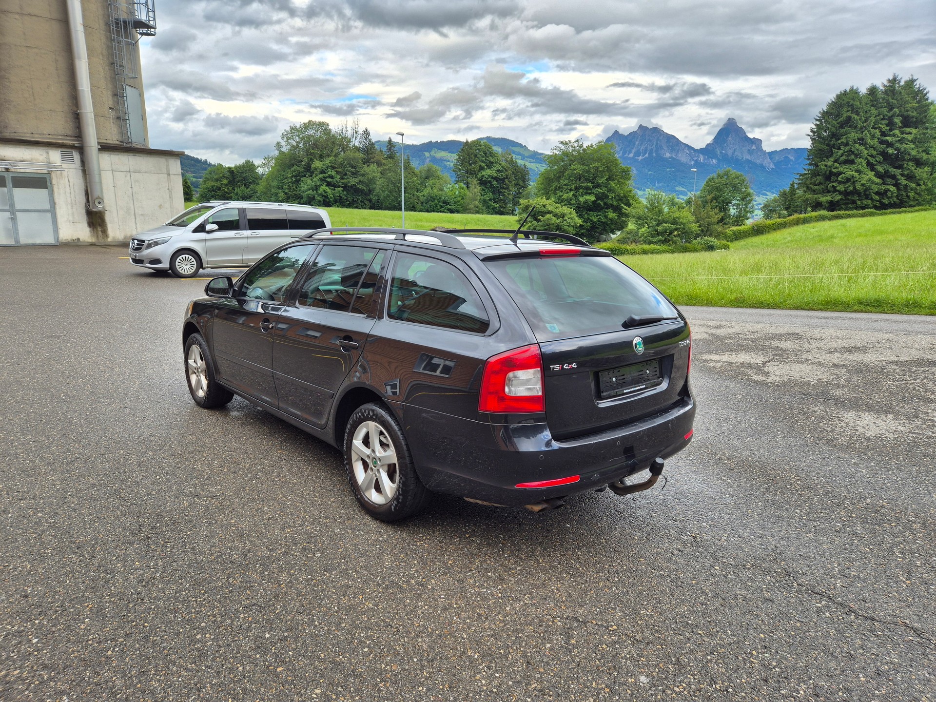 SKODA Octavia Combi 1.8 TSI Ambiente-image-2