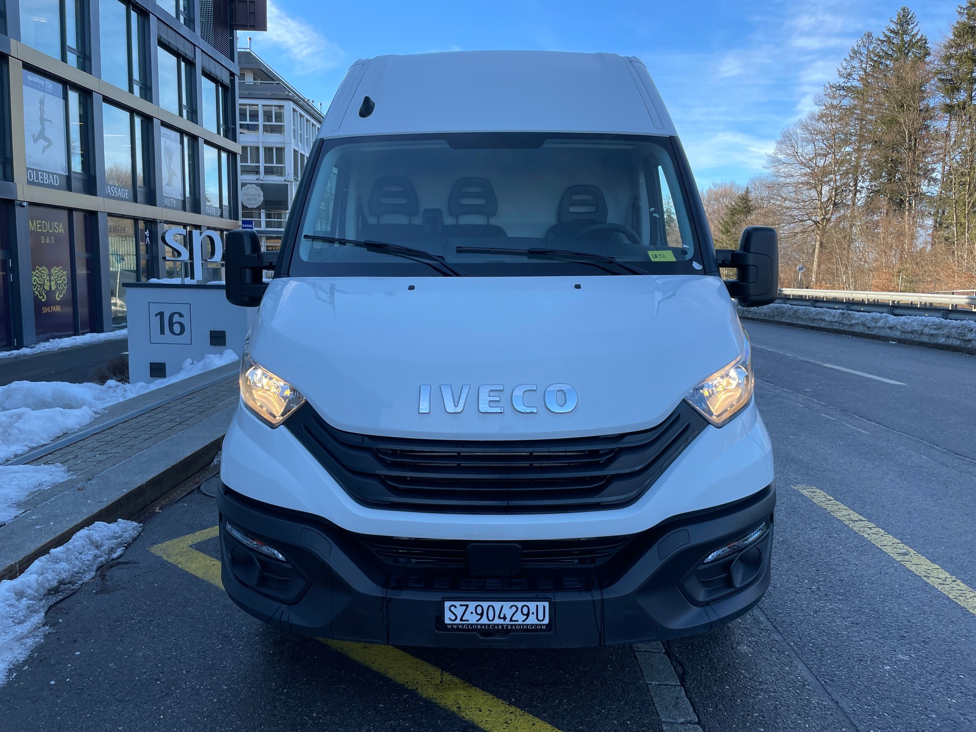 IVECO Daily 35 S 14H A8 V Kastenwagen-showroom-element-1