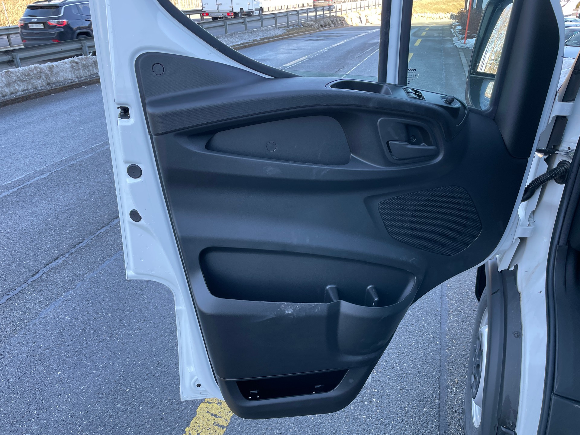 IVECO Daily 35 S 14H A8 V Kastenwagen-image-10