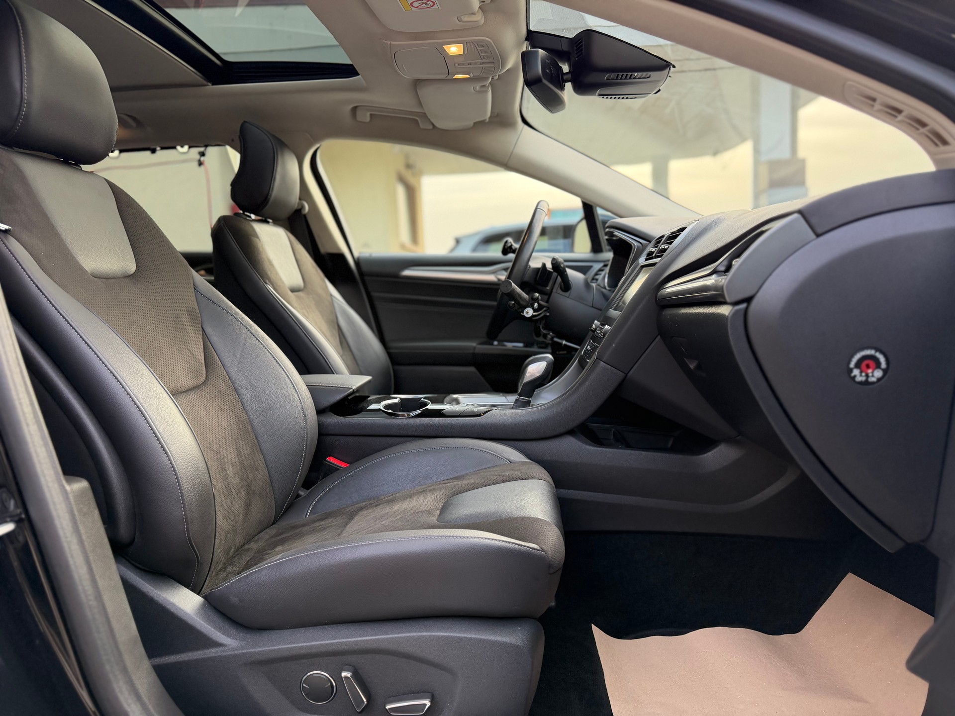 FORD Mondeo 2.0 EcoBoost SCTi Titanium Automatic-image-14