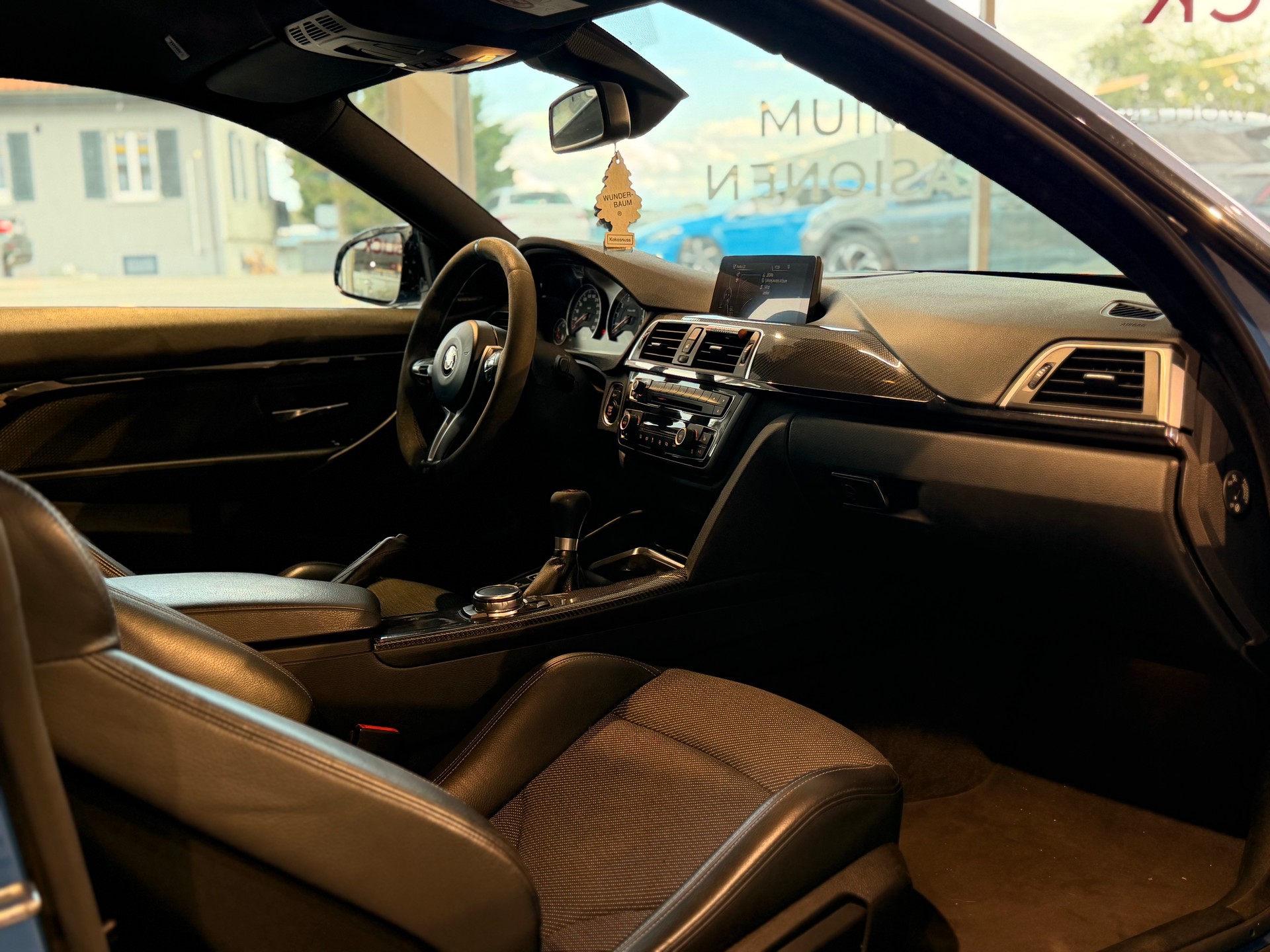 BMW M4 Coupé Handschalter-image-16