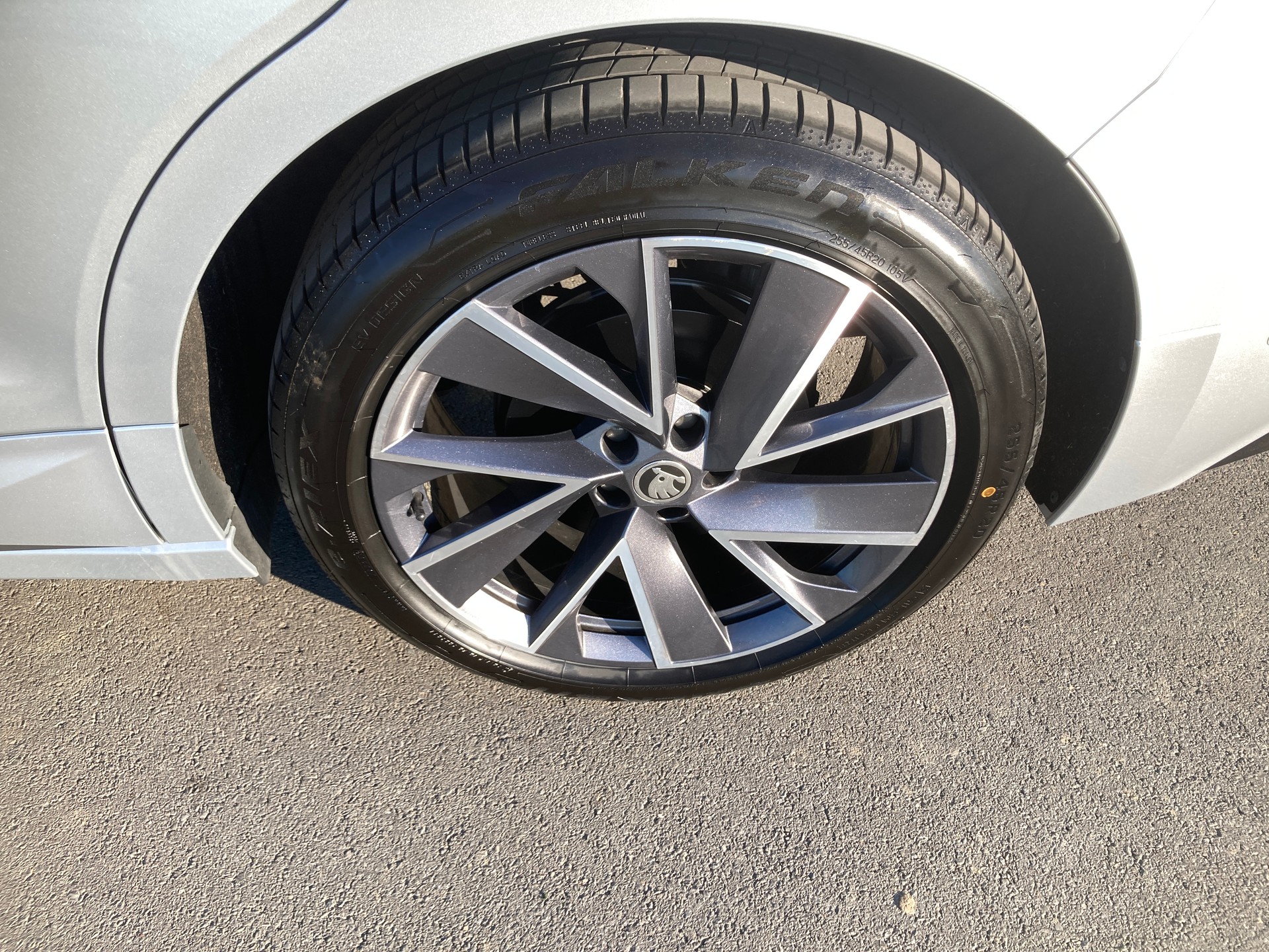 SKODA Enyaq iV 80x SportLine mit Anhängerkupplung-image-7