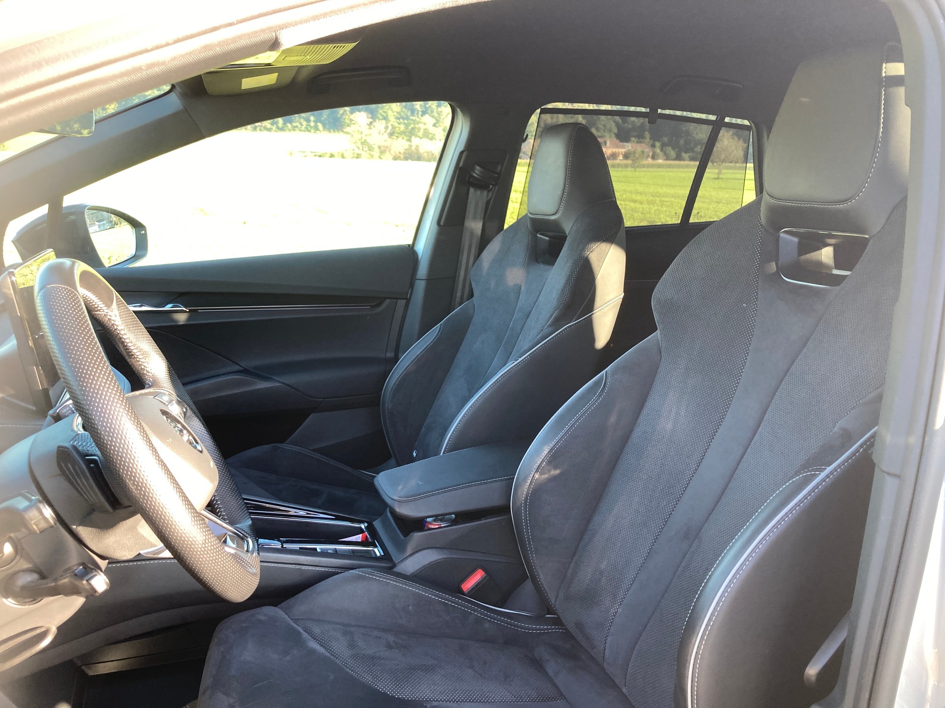 SKODA Enyaq iV 80x SportLine mit Anhängerkupplung-image-10