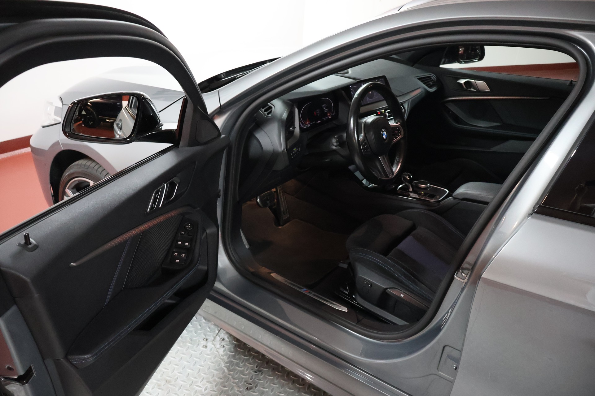 BMW 118i M Sport Steptronic-image-5