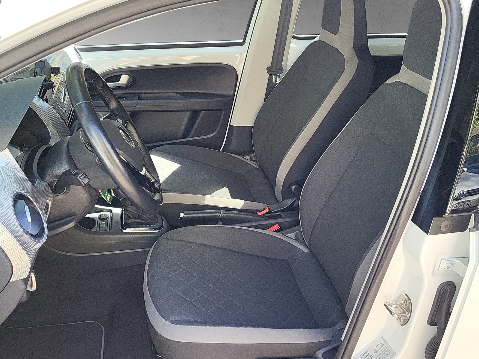 VW e-up Limited-image-8