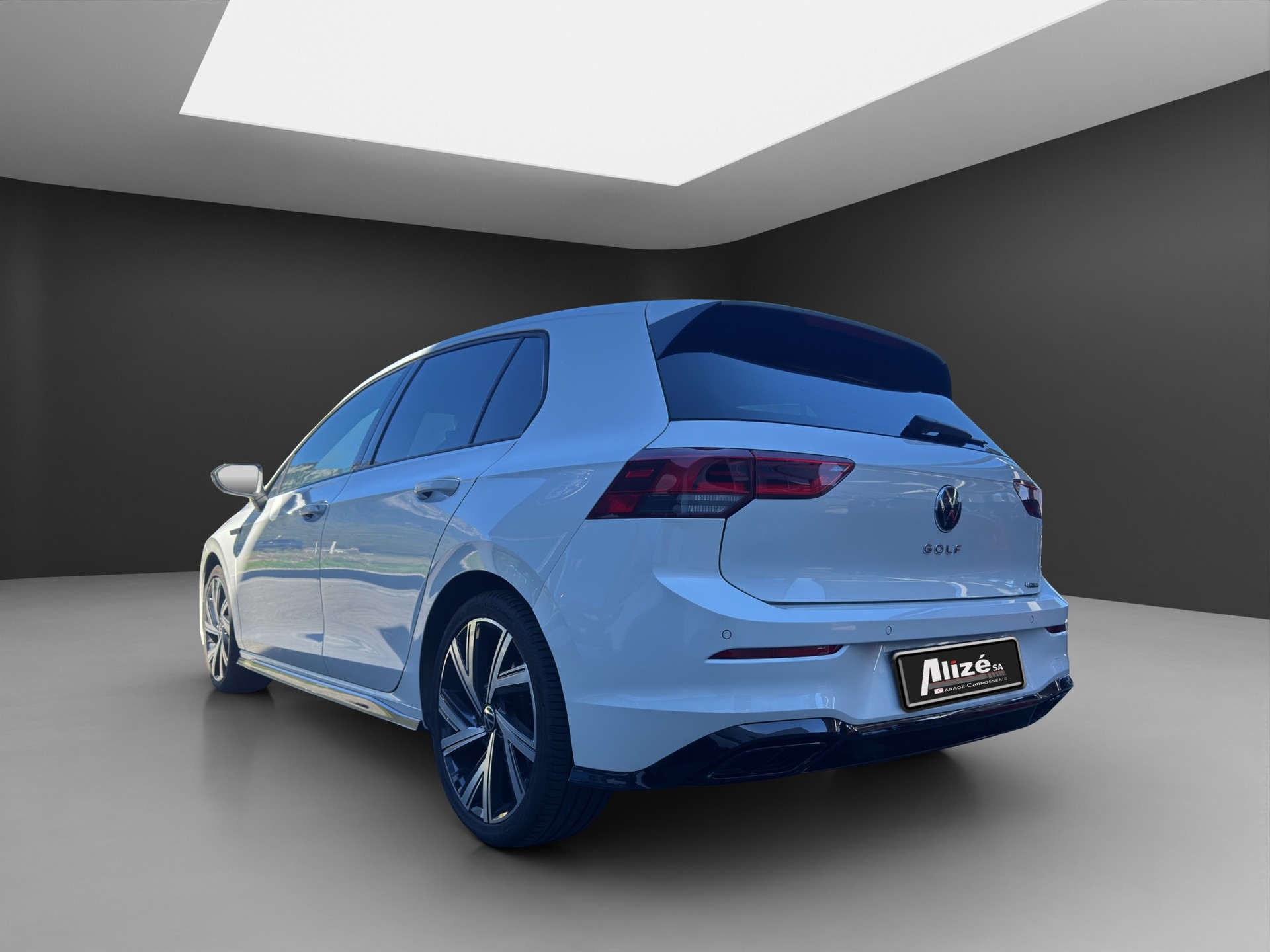 VW Golf 2.0 TSI R-Line DSG 4 Motion-image-4