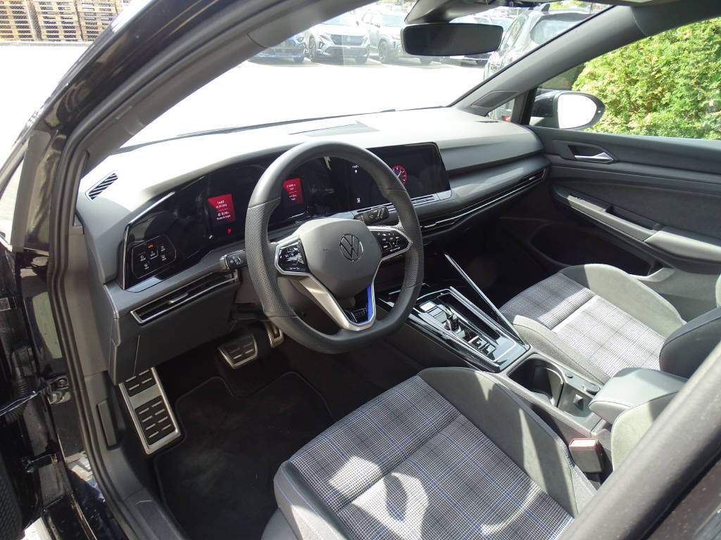 VW Golf VIII 1.4 TSI PHEV GTE DSG-showroom-element-3