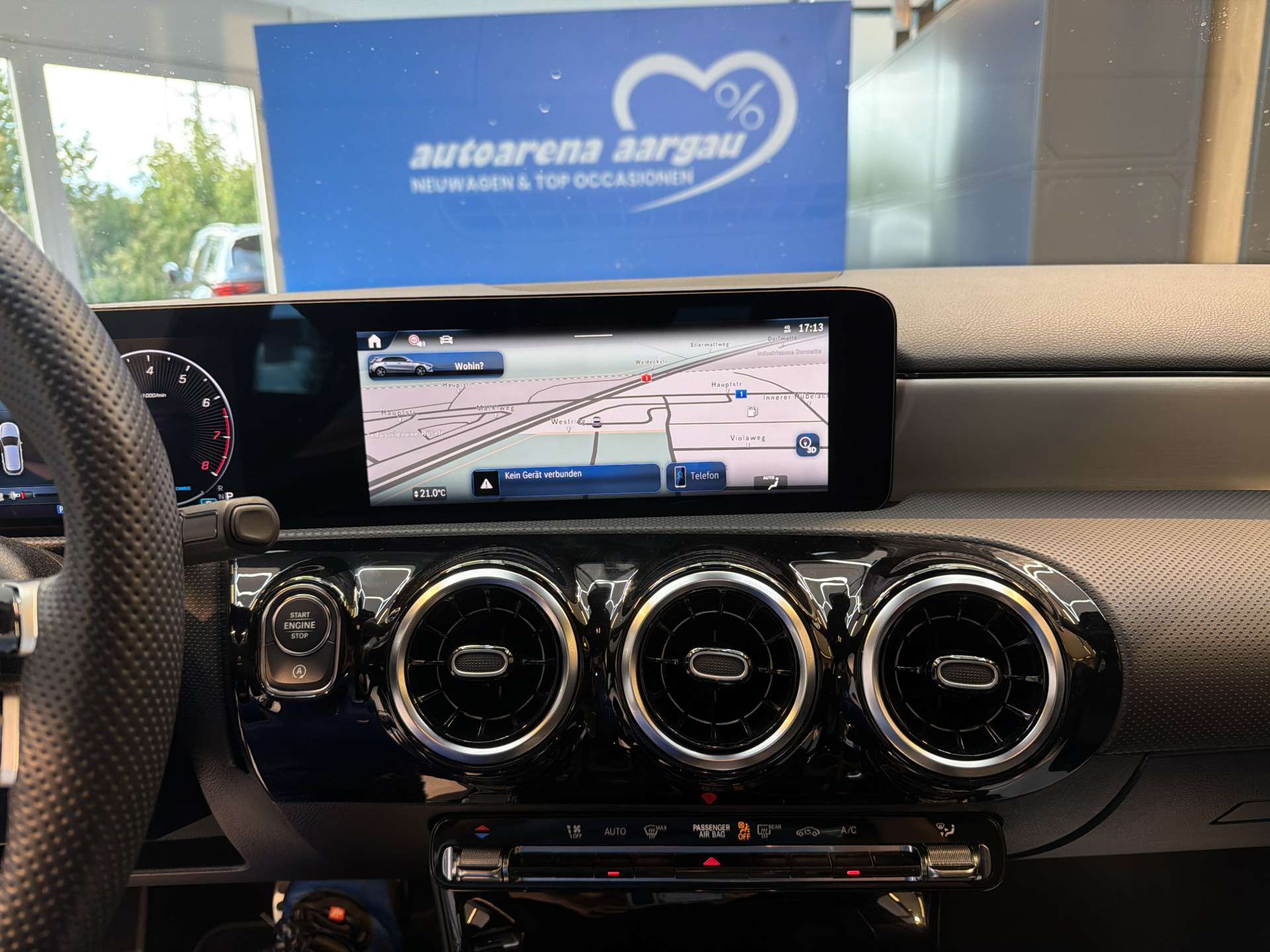 MERCEDES-BENZ A 180 AMG-Line DCT-Automat-showroom-element-1