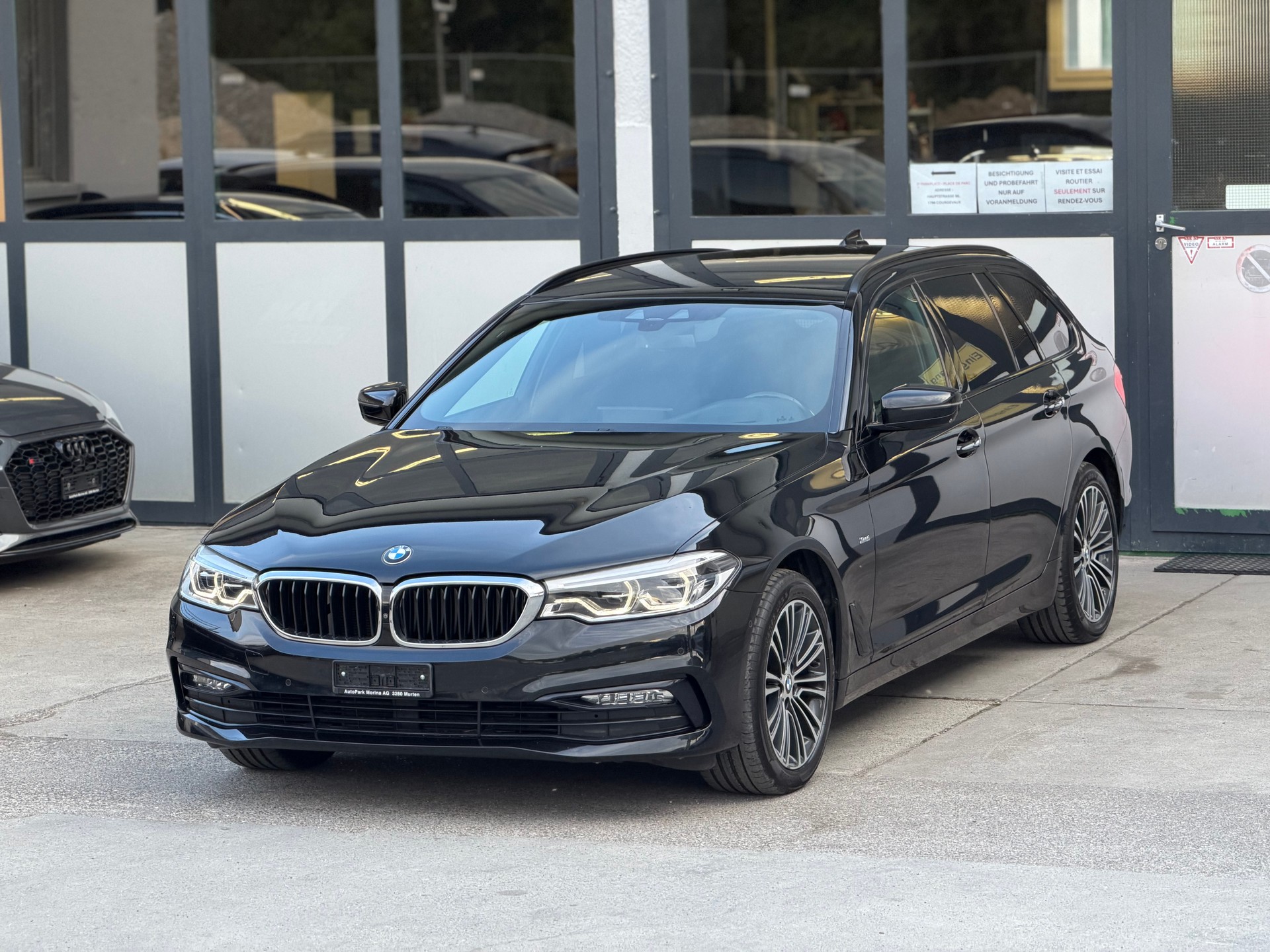 BMW 520d xDrive Touring Sport Line Steptronic-showroom-element-1