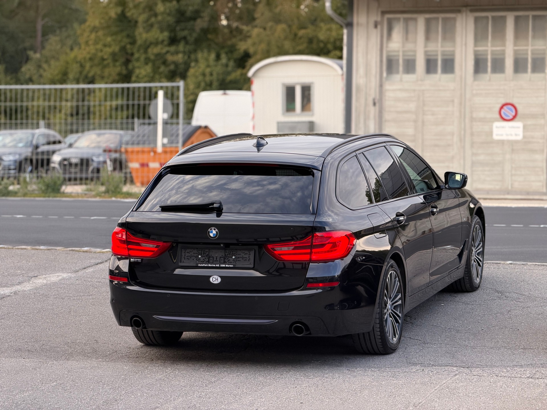 BMW 520d xDrive Touring Sport Line Steptronic-image-4