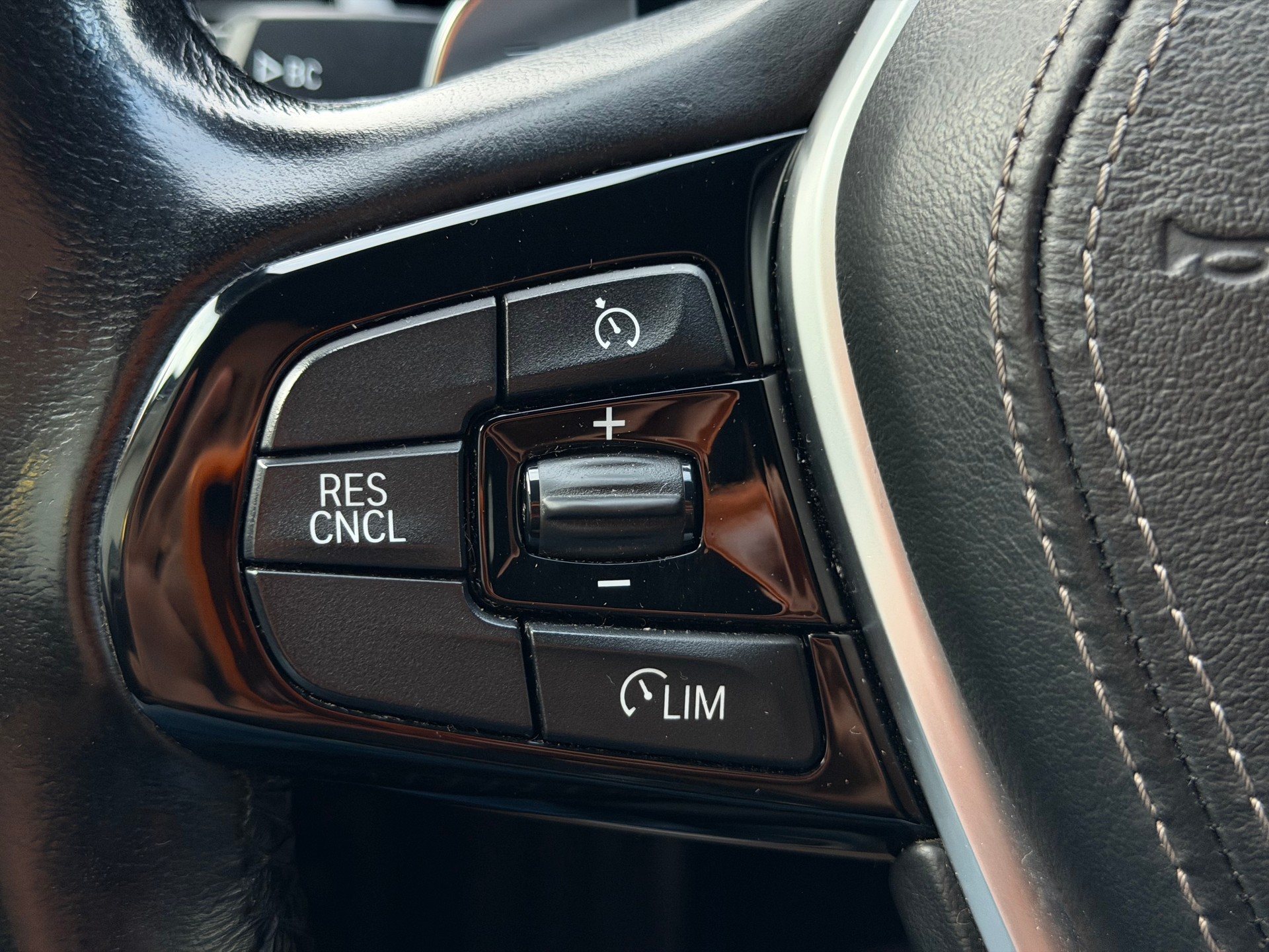 BMW 520d xDrive Touring Sport Line Steptronic-image-14