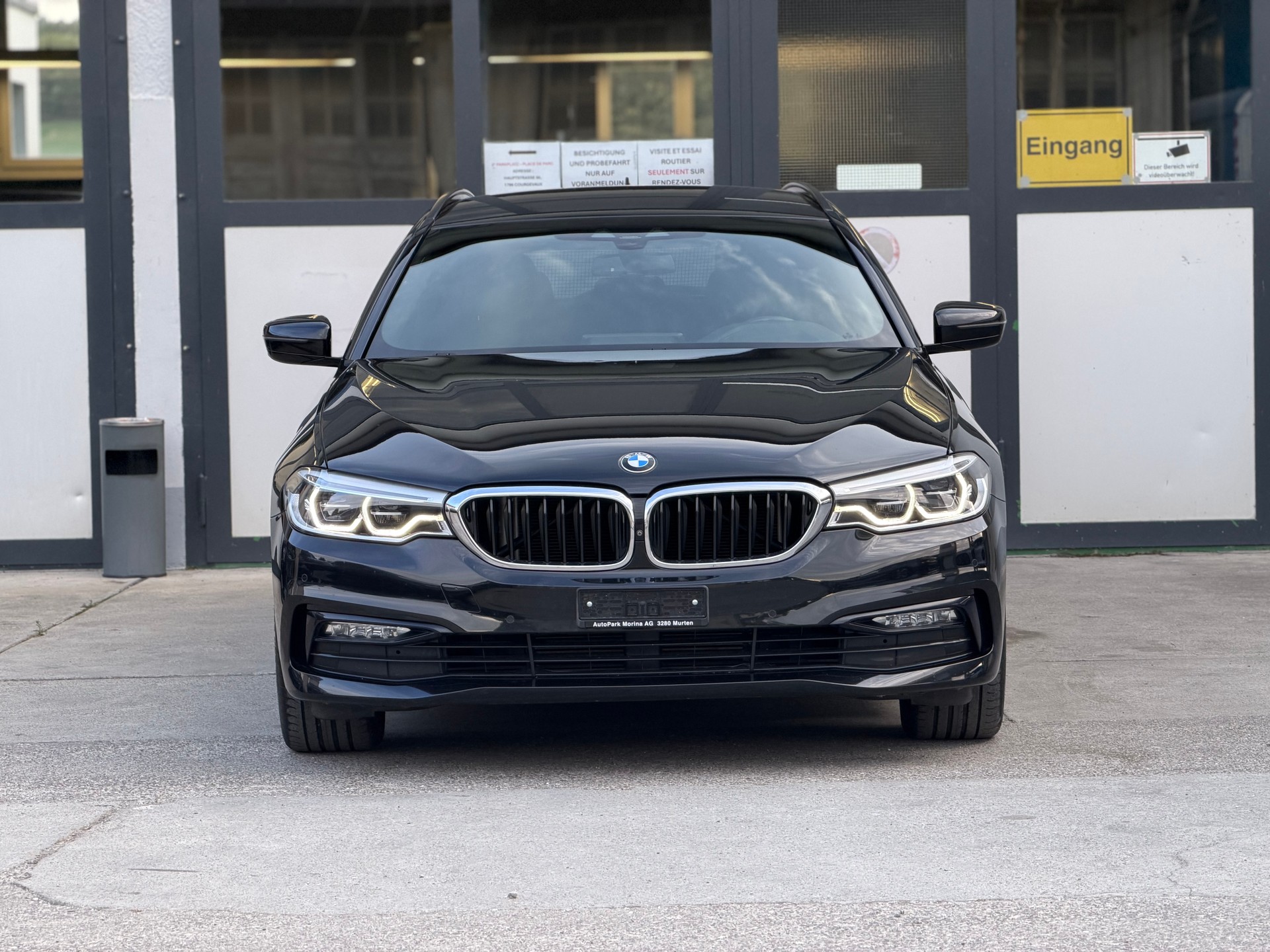 BMW 520d xDrive Touring Sport Line Steptronic-showroom-element-2