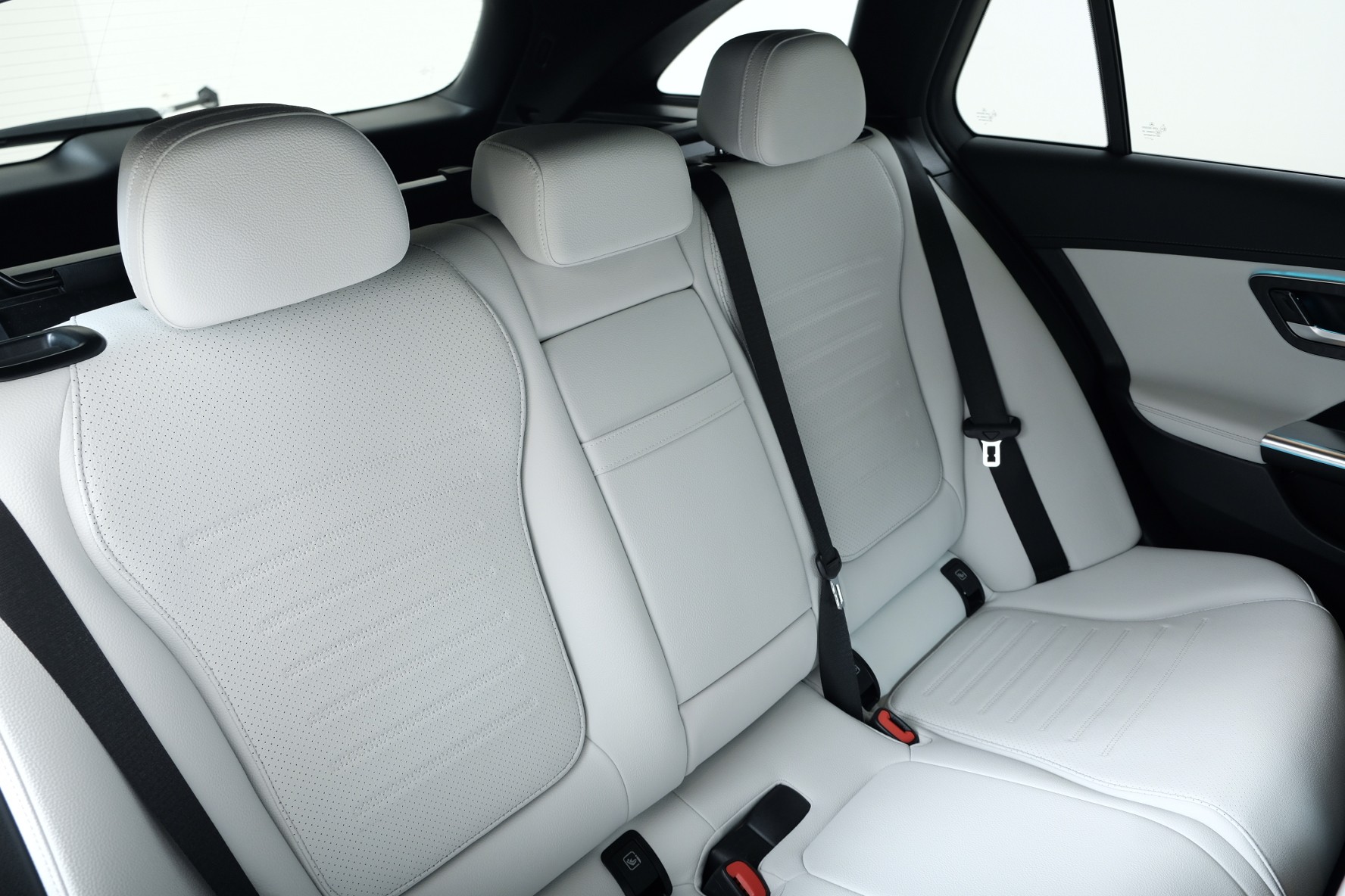 MERCEDES-BENZ C 220 d Swiss Star AMG Line 4matic T-Modell S206-image-11