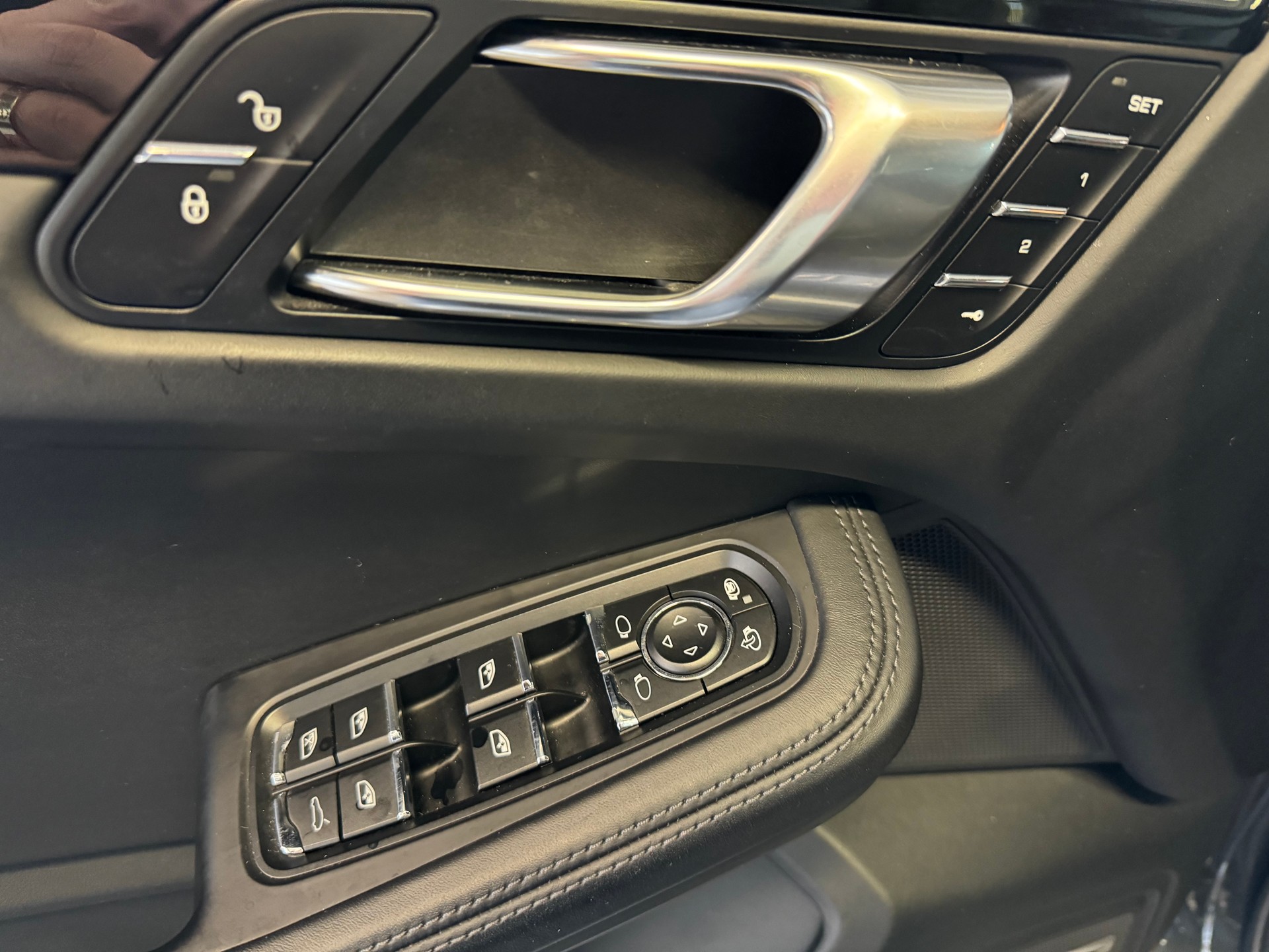 PORSCHE Macan S PDK | CH Swiss Package | Luftfederung | 21" | PDLS+ | PANORAMA | Memory | DAB+ |-image-9