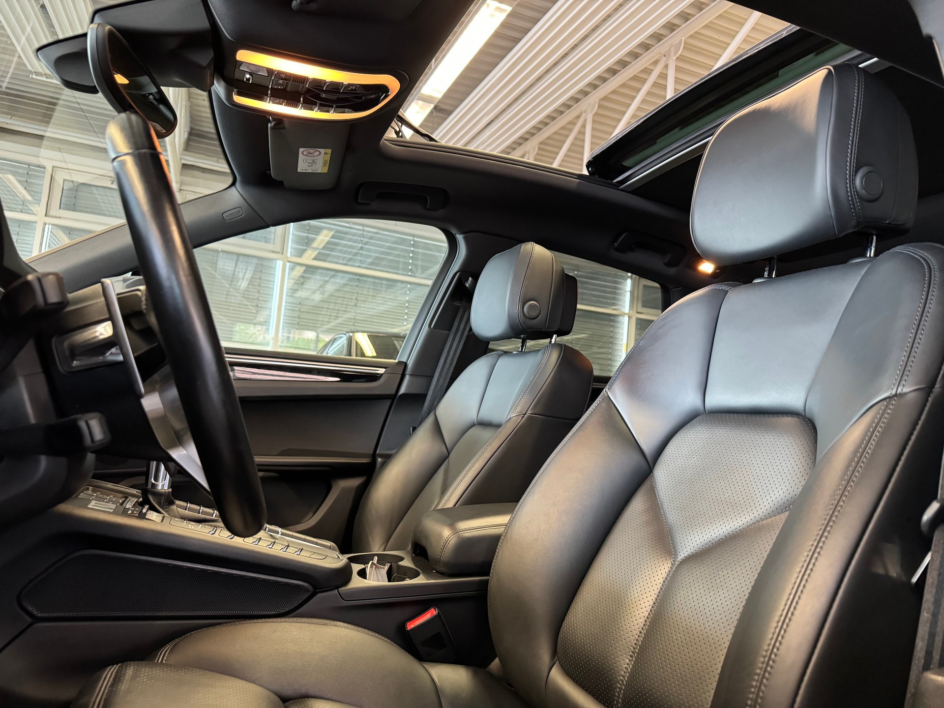 PORSCHE Macan S PDK | CH Swiss Package | Luftfederung | 21" | PDLS+ | PANORAMA | Memory | DAB+ |-image-6