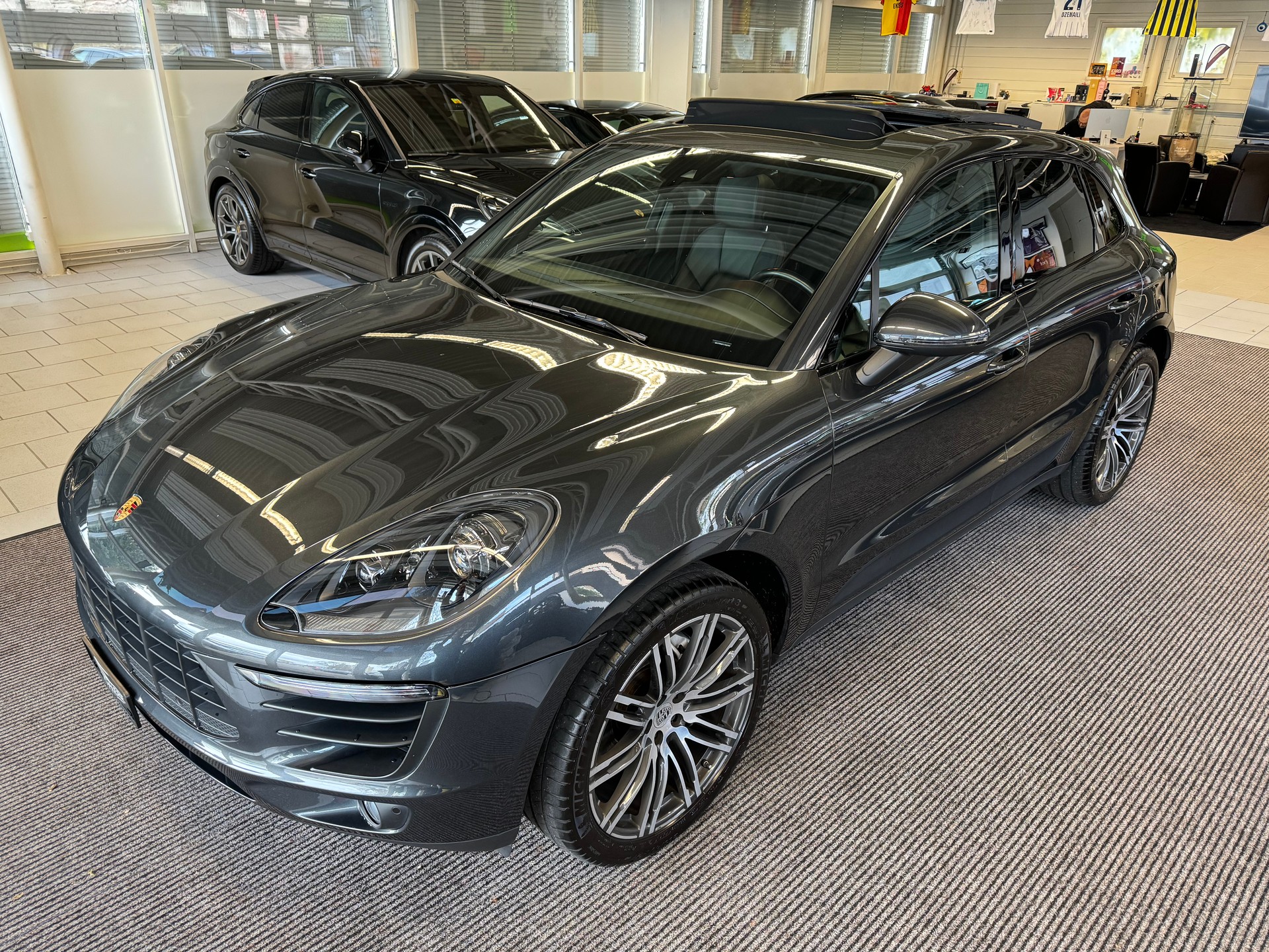 PORSCHE Macan S PDK | CH Swiss Package | Luftfederung | 21" | PDLS+ | PANORAMA | Memory | DAB+ |-showroom-element-1