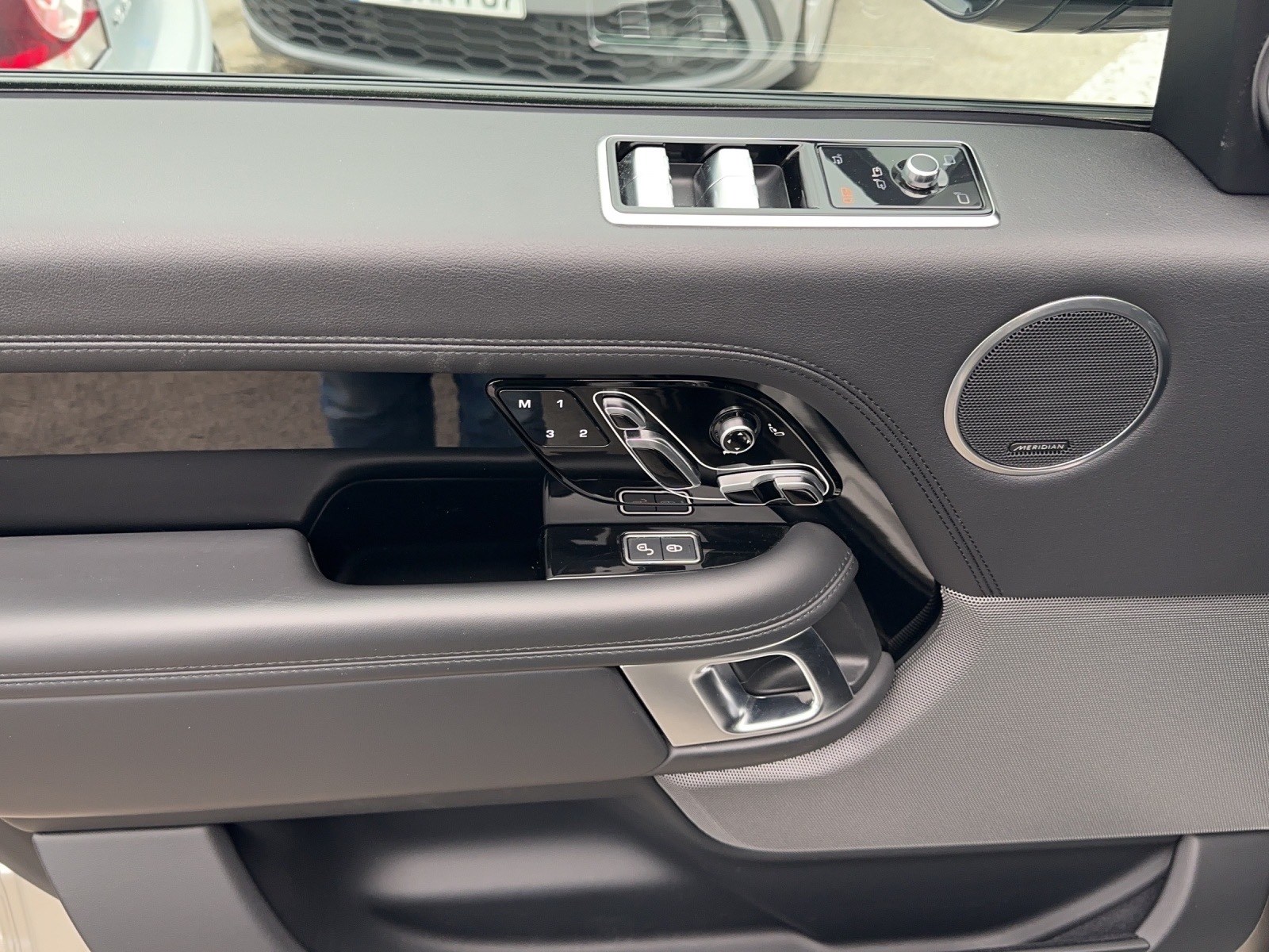 LAND ROVER Range Rover 4.4 SDV8 Autobiography Automatic-image-13