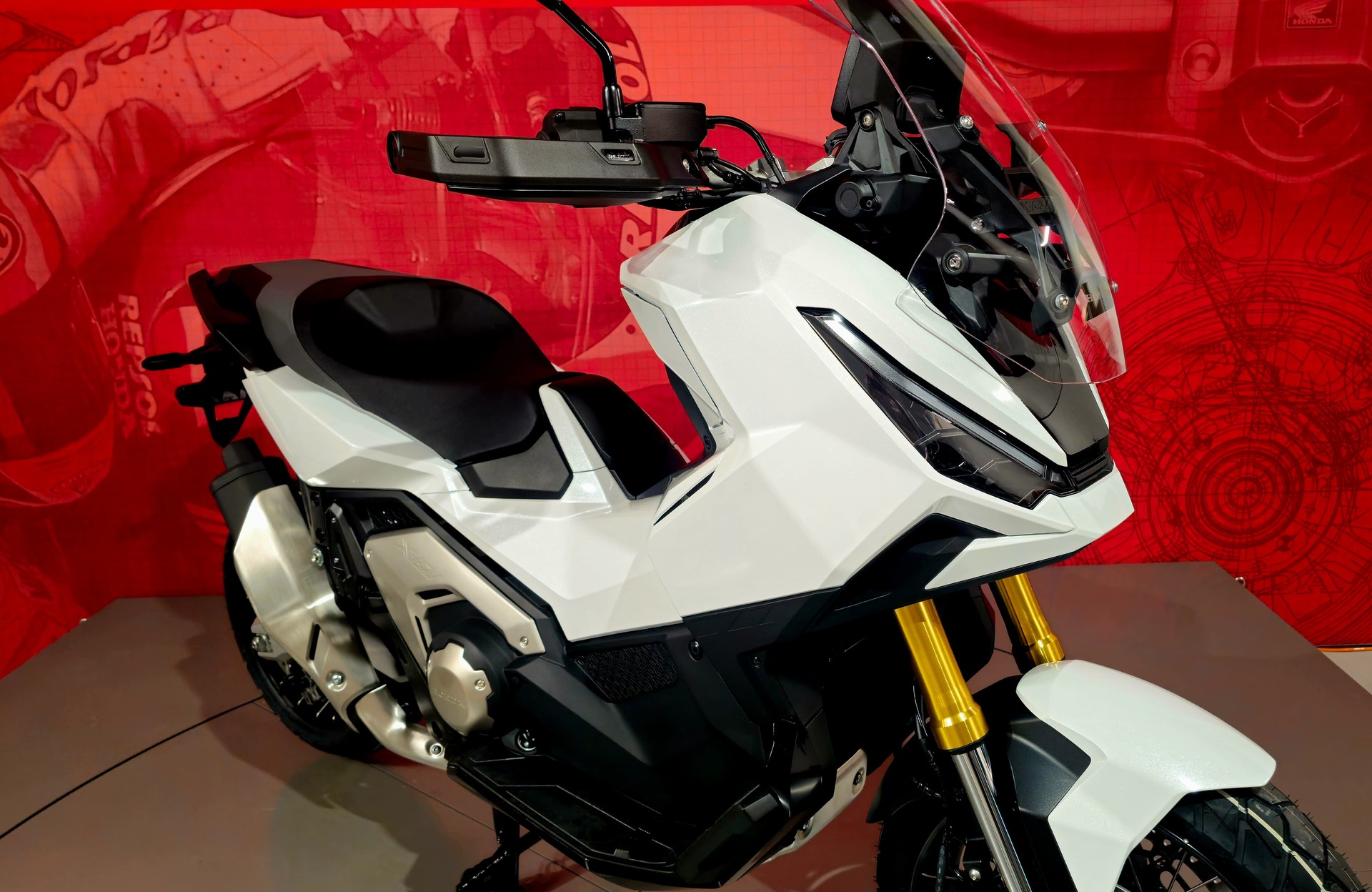 HONDA X-ADV 750 **Neufahrzeug**-image-8
