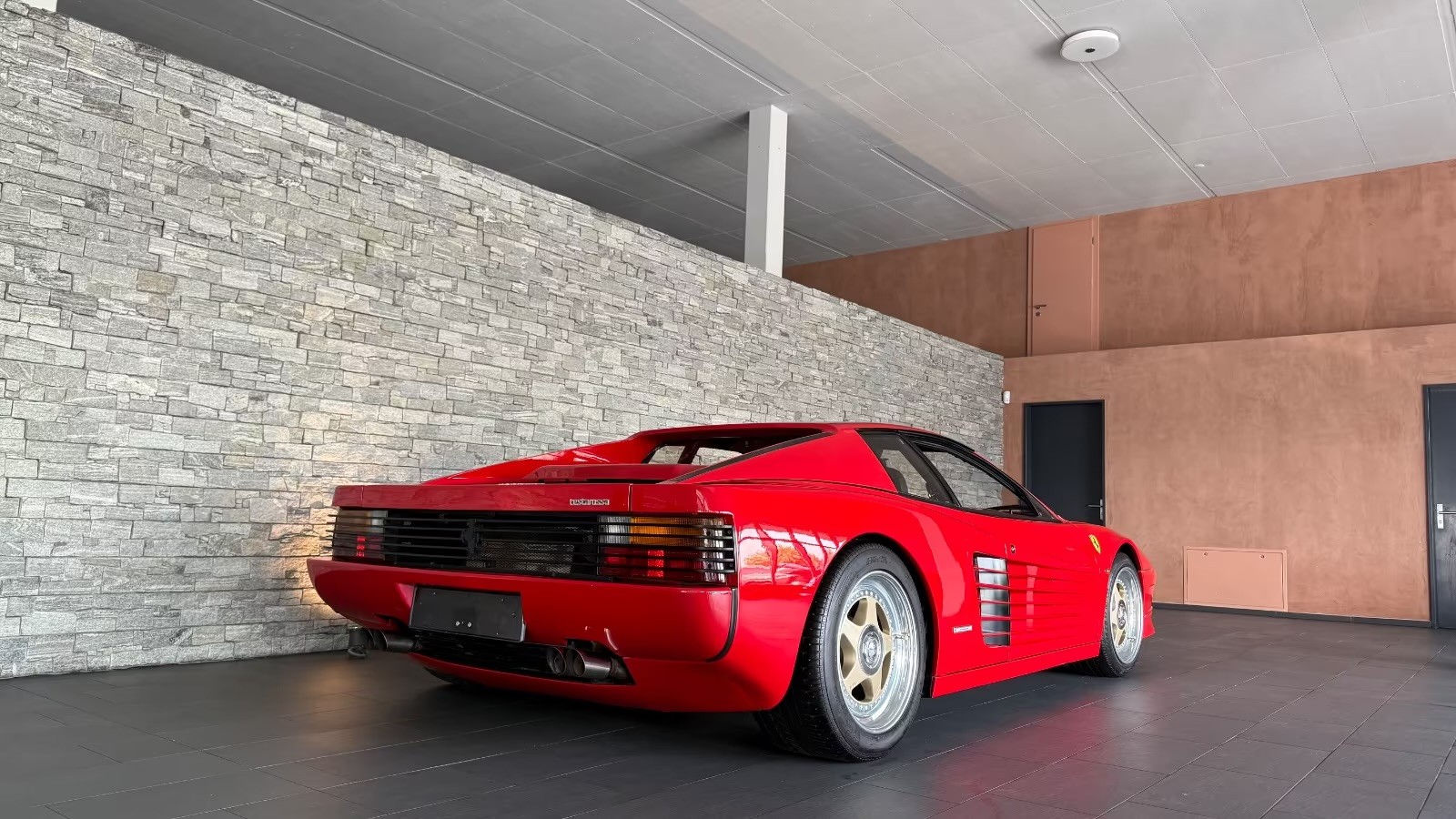 FERRARI Testarossa Monospecchio-showroom-element-2