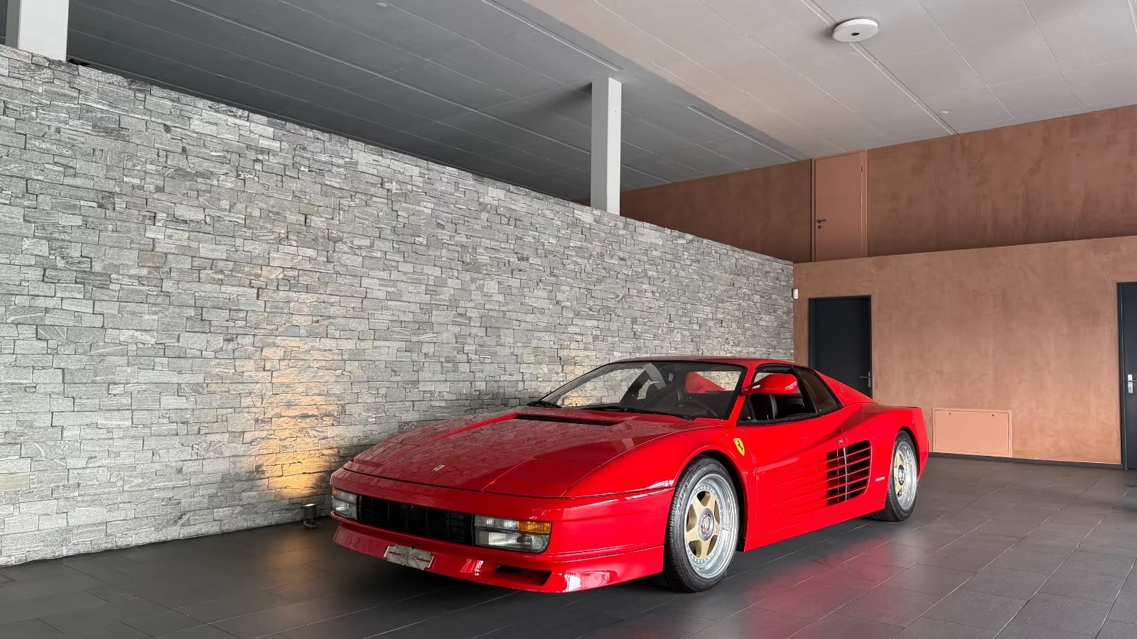 FERRARI Testarossa Monospecchio-showroom-element-1