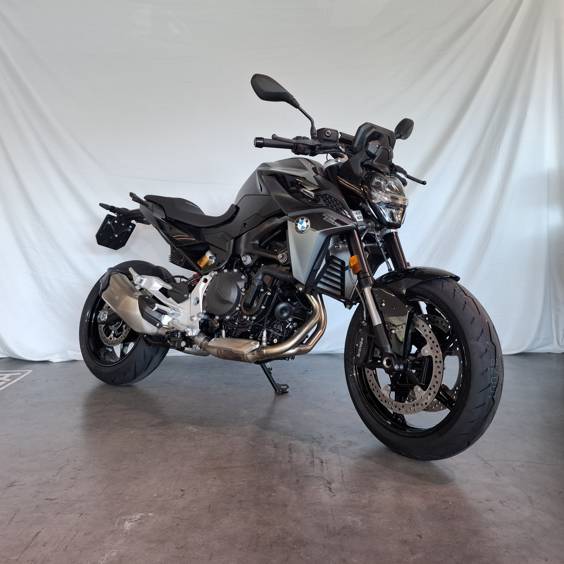 BMW F 900 R Triple Black-image-0
